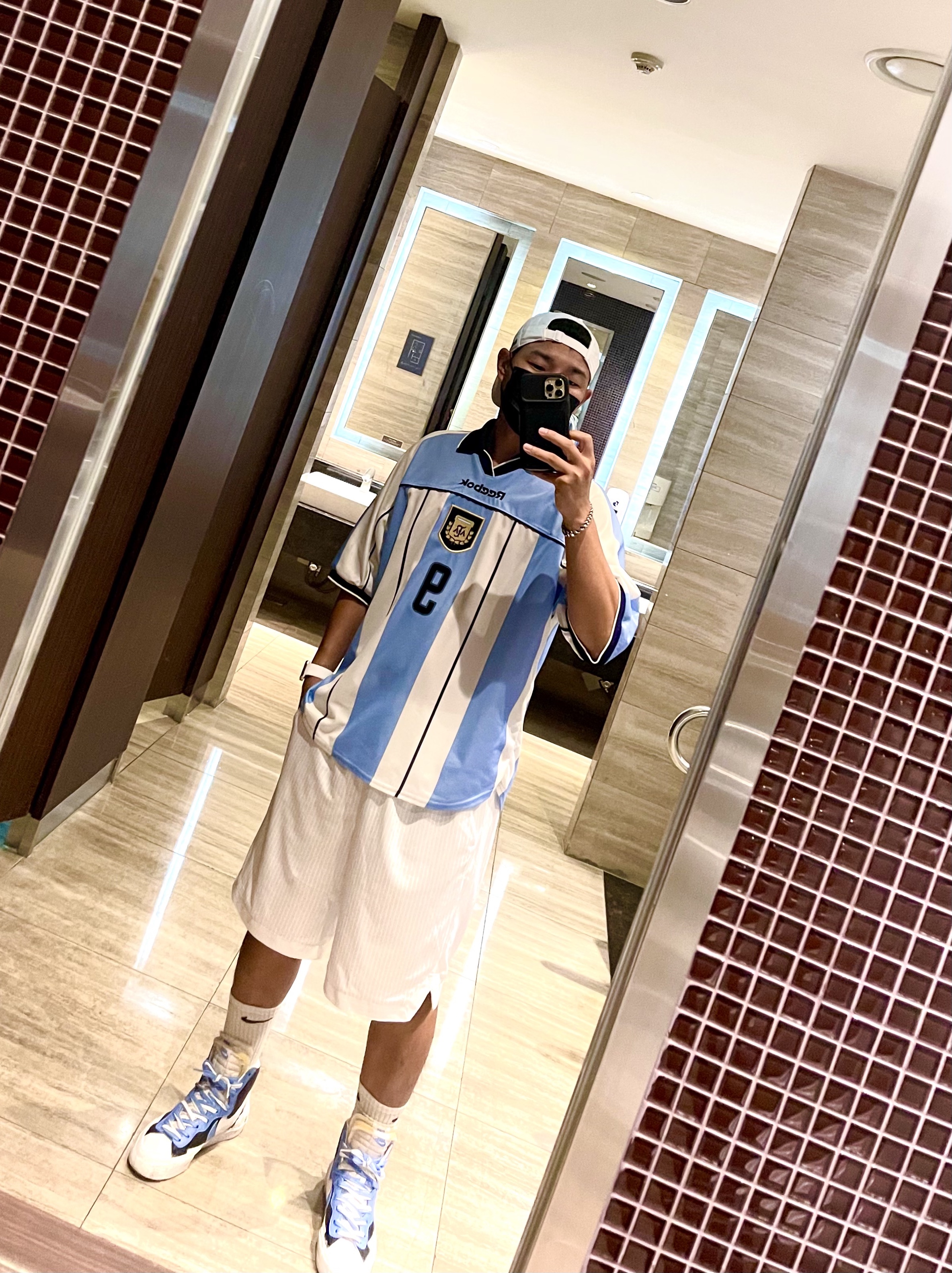 Nike x Sacai Blazer Mid White Black Legend Blue, Nike x Kim Jones Mesh Shorts White - Asia 착용 스타일