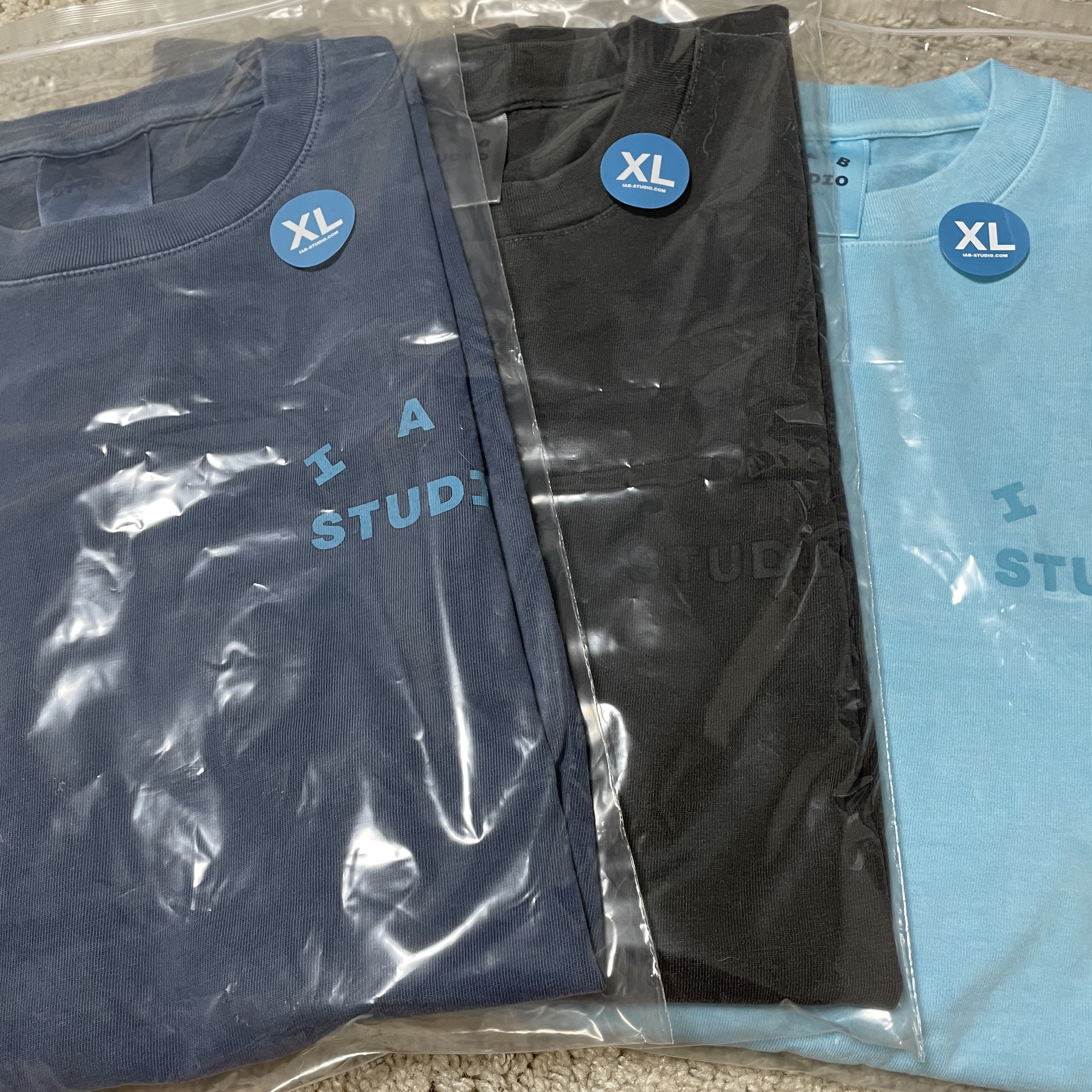 IAB Studio Pigment T-Shirt Black, IAB Studio Pigment T-Shirt Cyan 착용 스타일