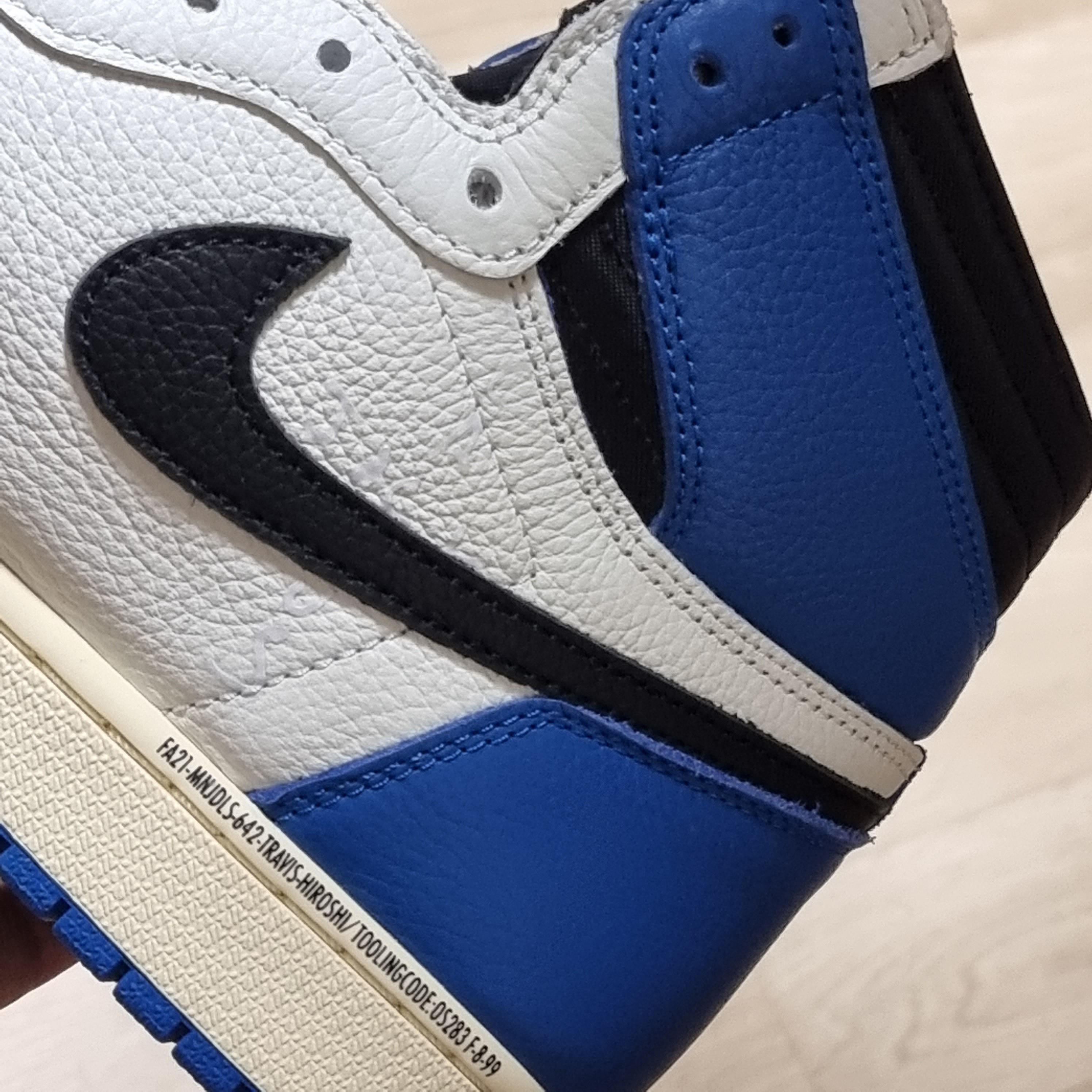 Jordan 1 x Travis Scott x Fragment Retro High OG SP Military Blue 착용 스타일 - 3