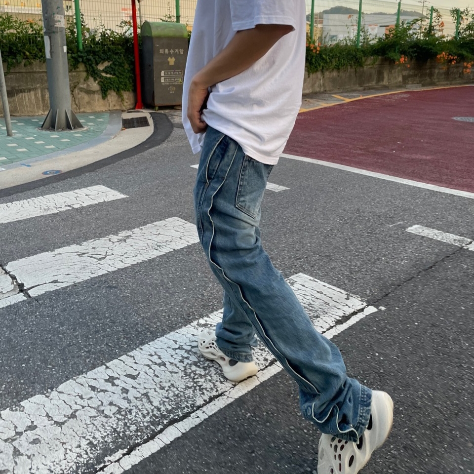Adidas Yeezy Foam RNNR Sand 착용 스타일