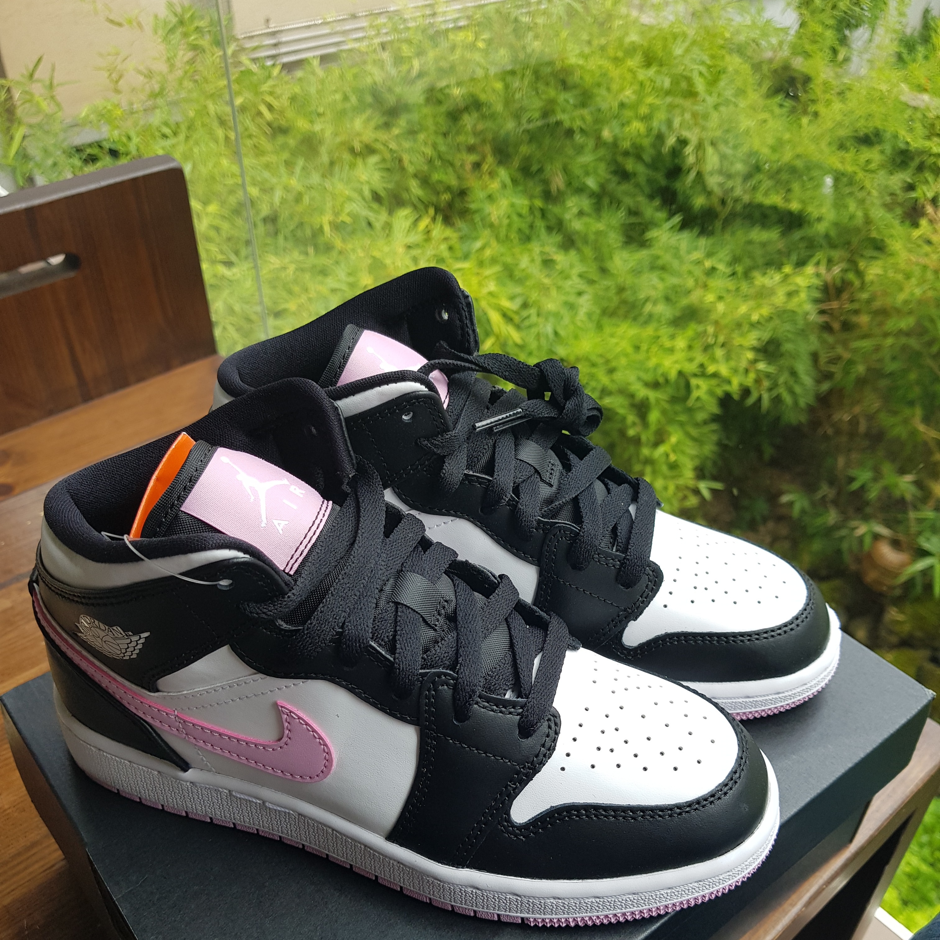 (GS) Jordan 1 Mid Light Arctic Pink 착용 스타일 - 2