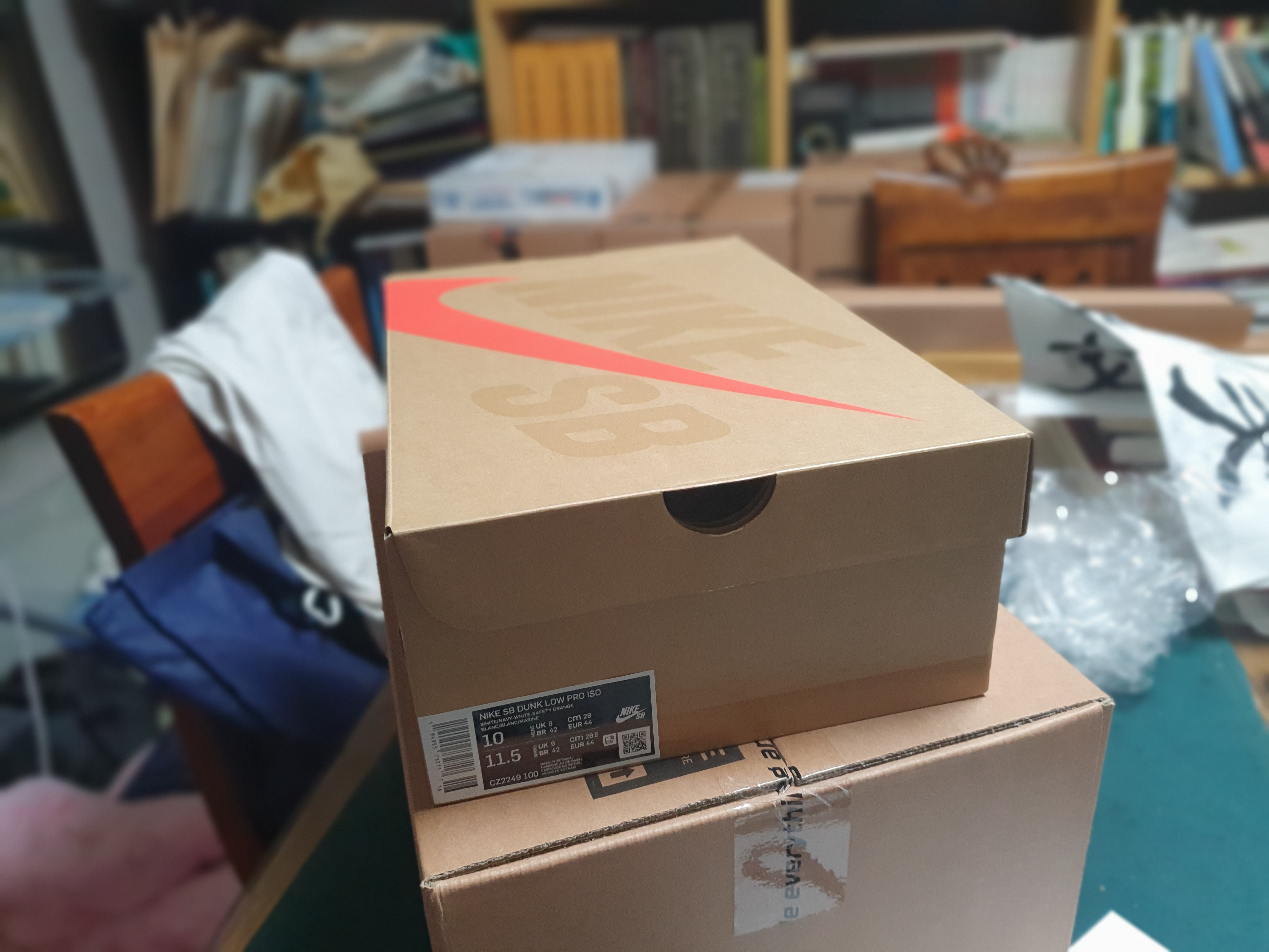 Nike SB Dunk Low Pro ISO Orange Label White Navy 착용 스타일 - 5