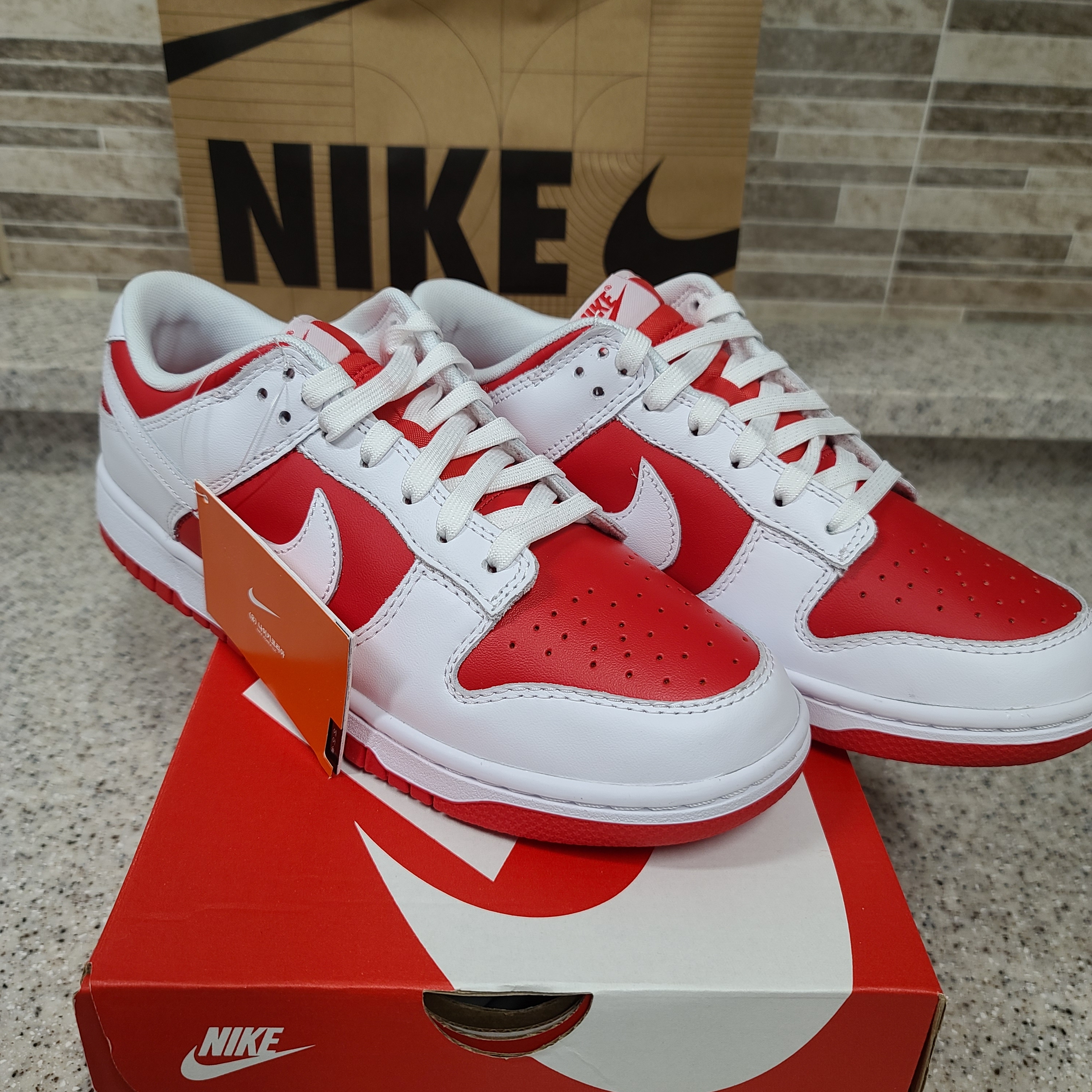Nike Dunk Low Retro Championship Red 착용 스타일