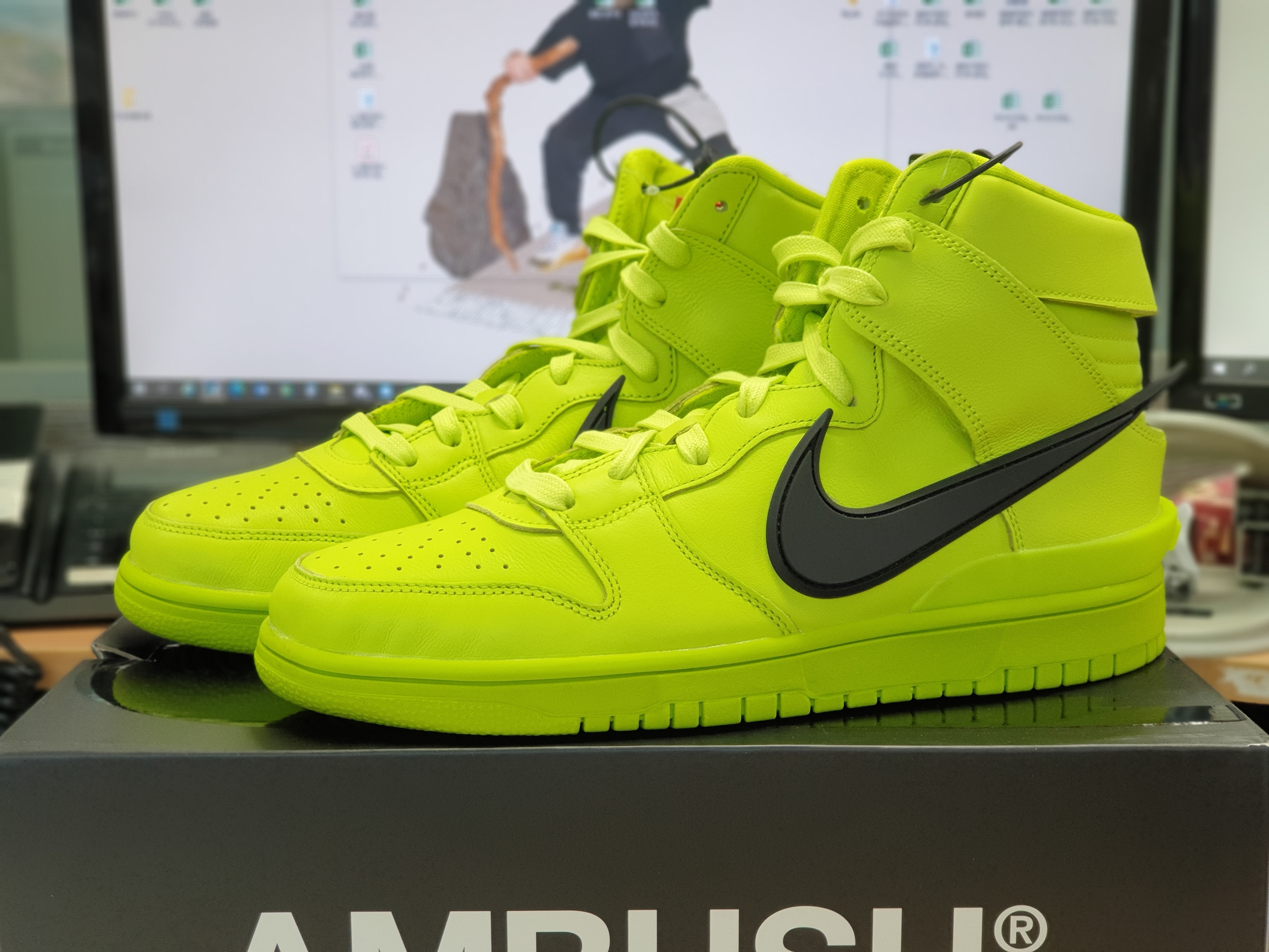 Nike x Ambush Dunk High Flash Lime 착용 스타일