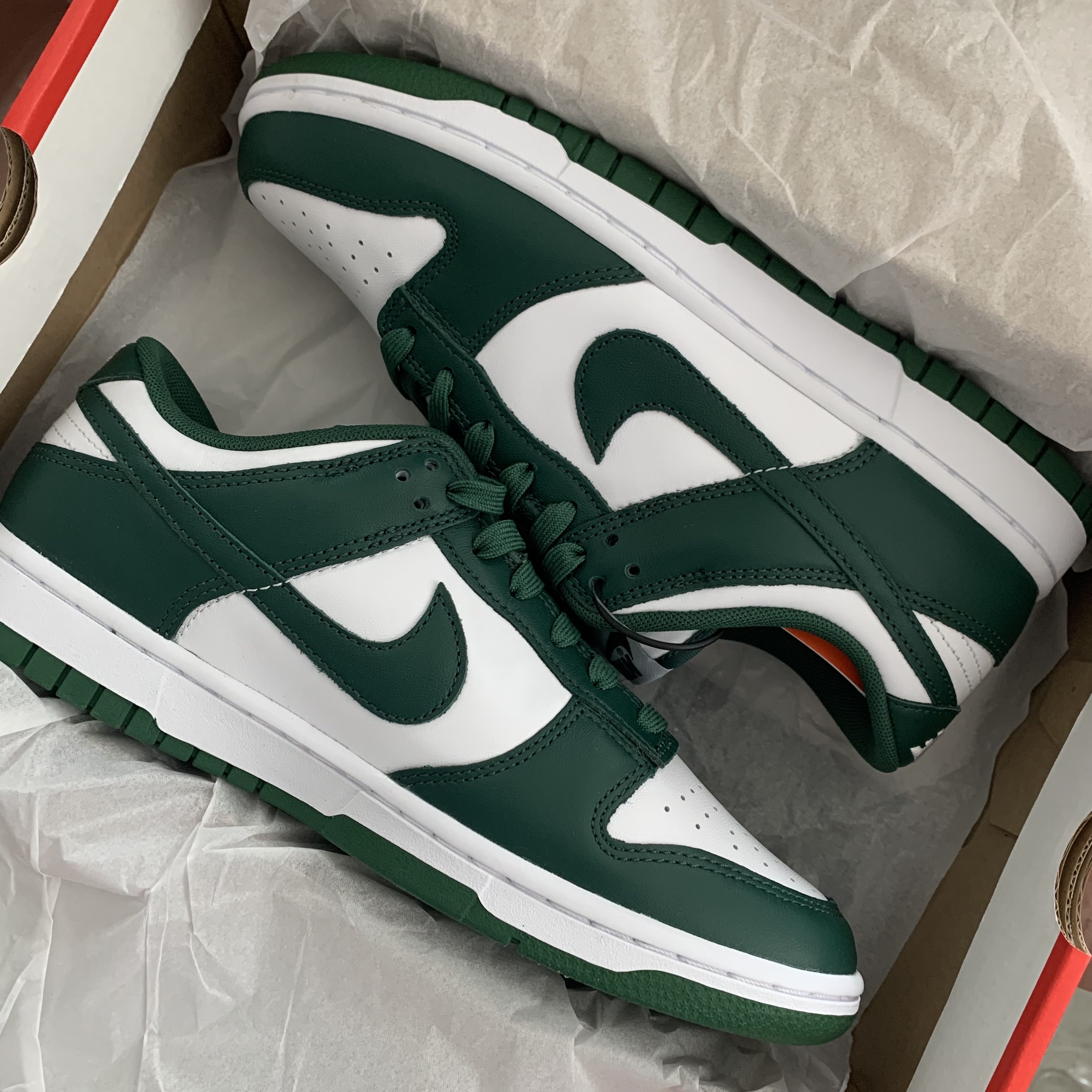 Nike Dunk Low Retro Varsity Green 착용 스타일