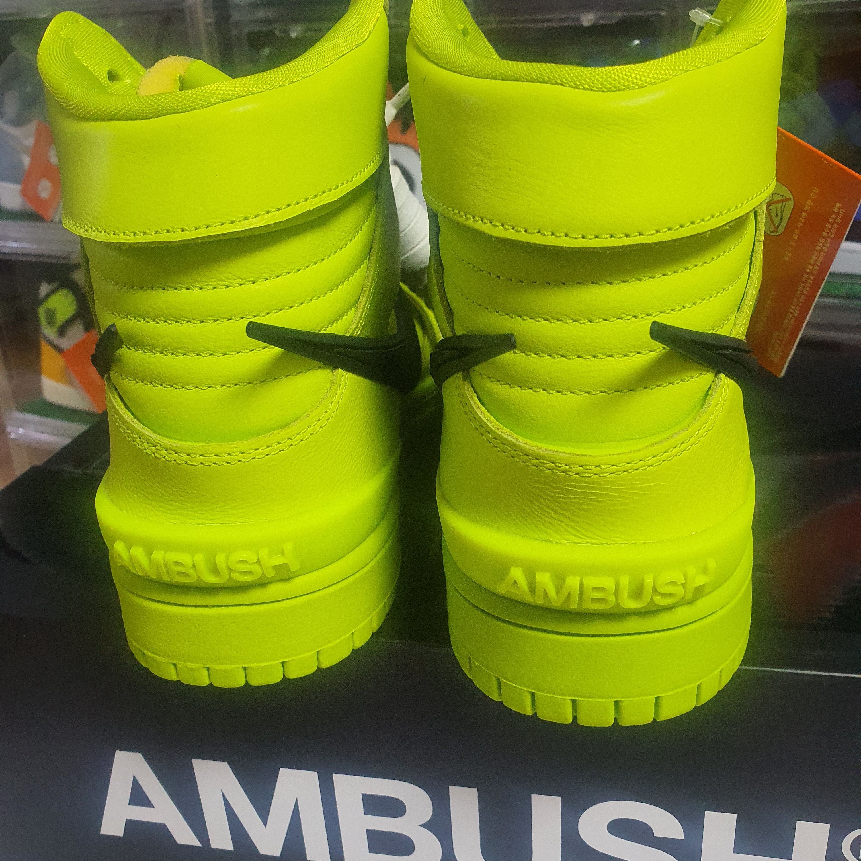 Nike x Ambush Dunk High Flash Lime 착용 스타일 - 3
