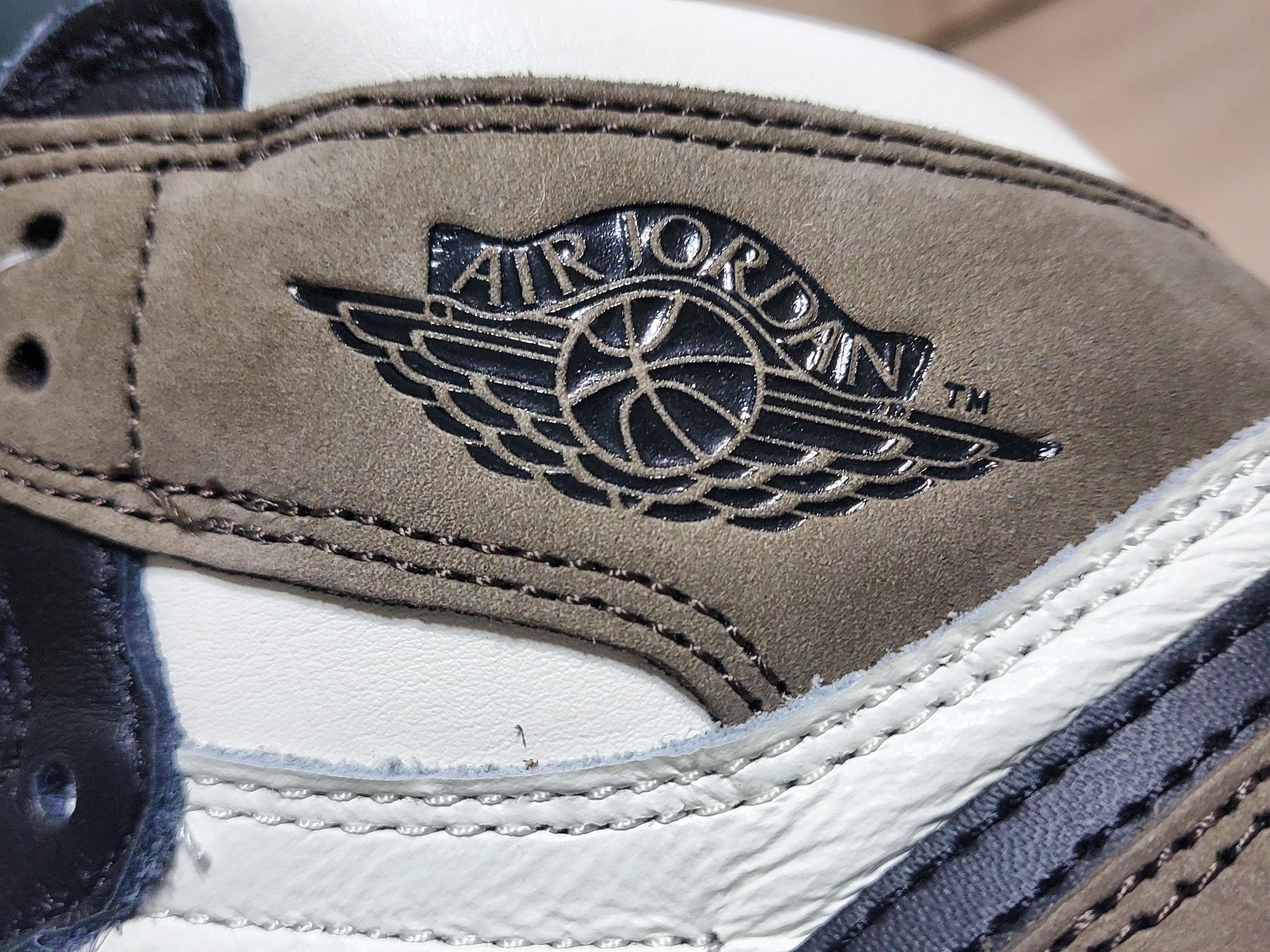 Jordan 1 Retro High OG Black Mocha 착용 스타일 - 2