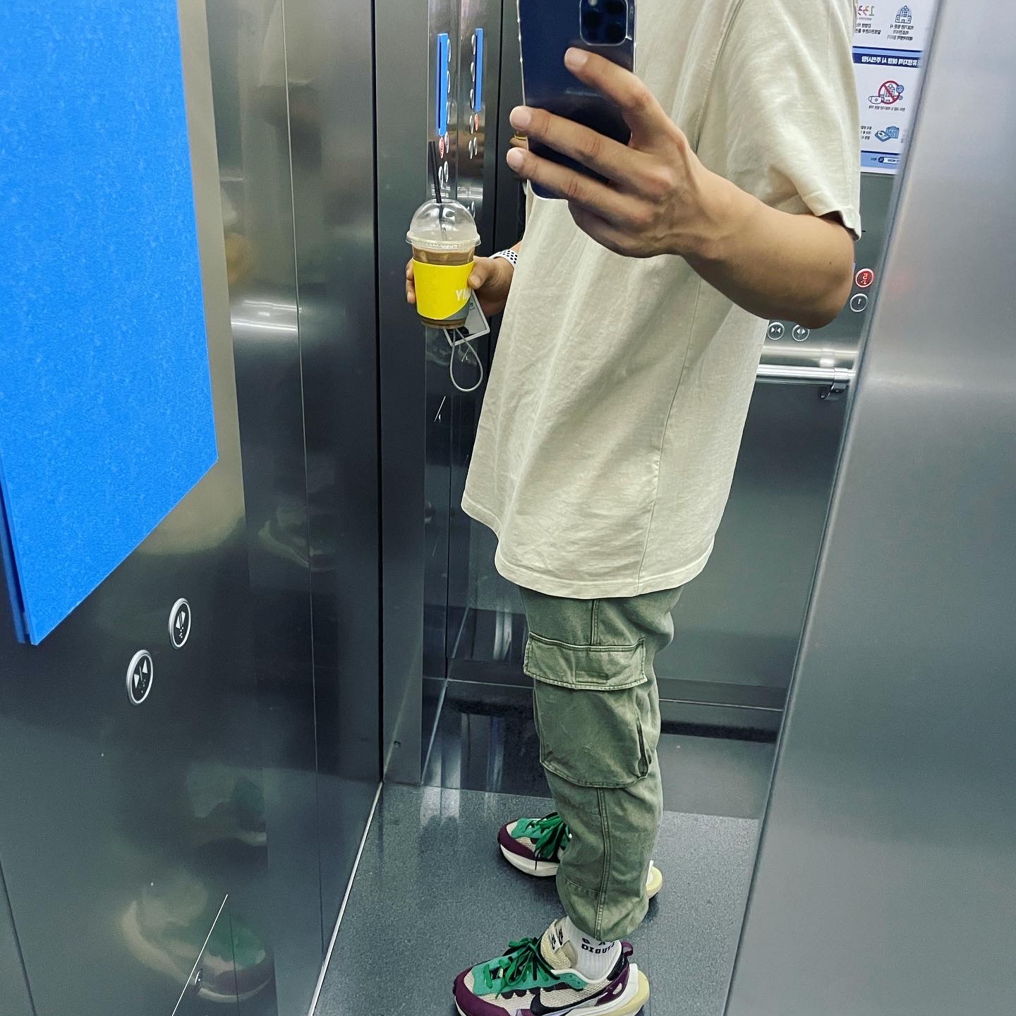 IAB Studio Pigment T-Shirt Oatmeal, IAB Studio Socks Pack White Purple Cyan 착용 스타일 - 2