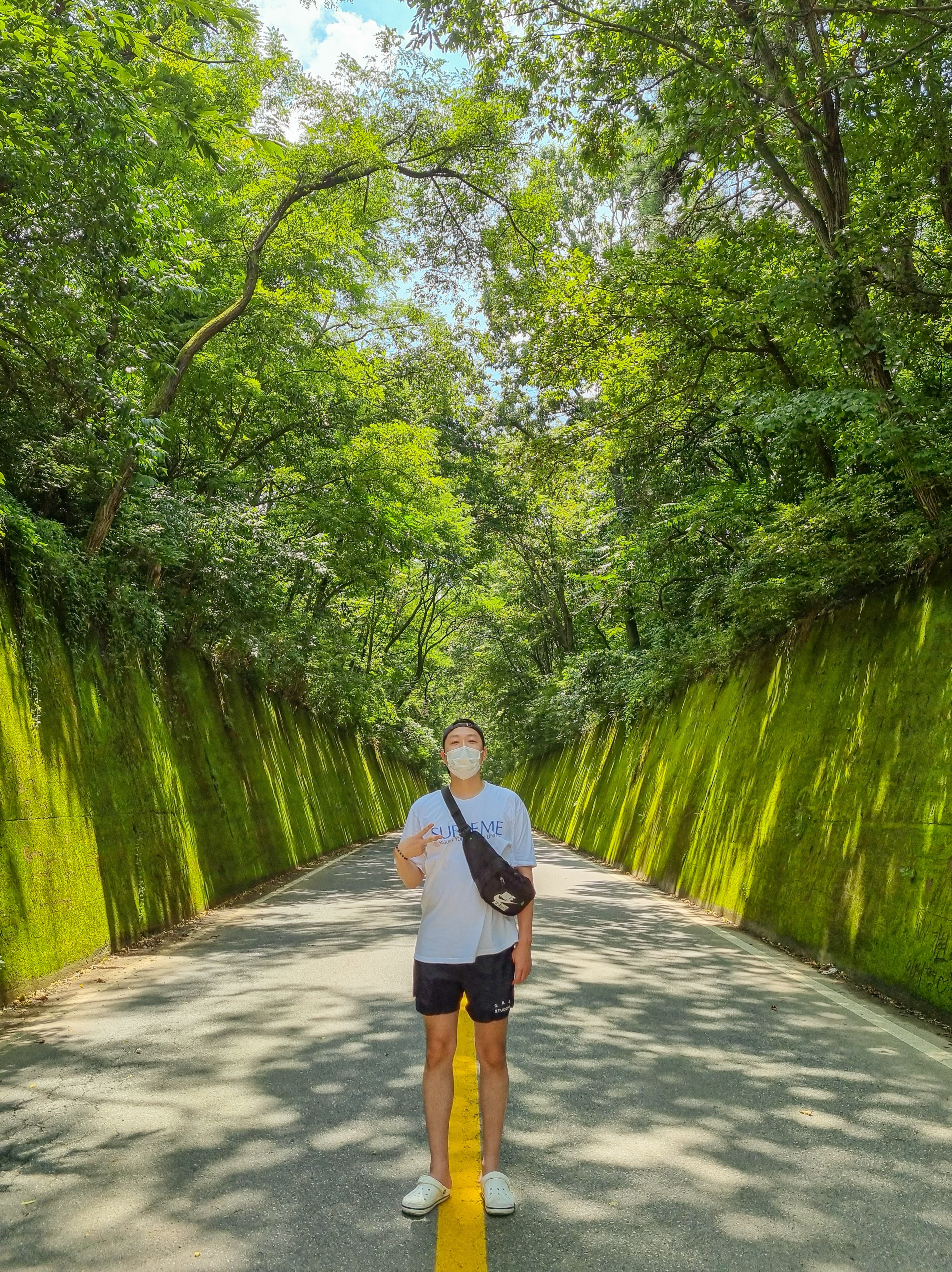 IAB Studio Woven Shorts Black, Supreme Nuova York T-Shirt White - 20FW 착용 스타일 - 1