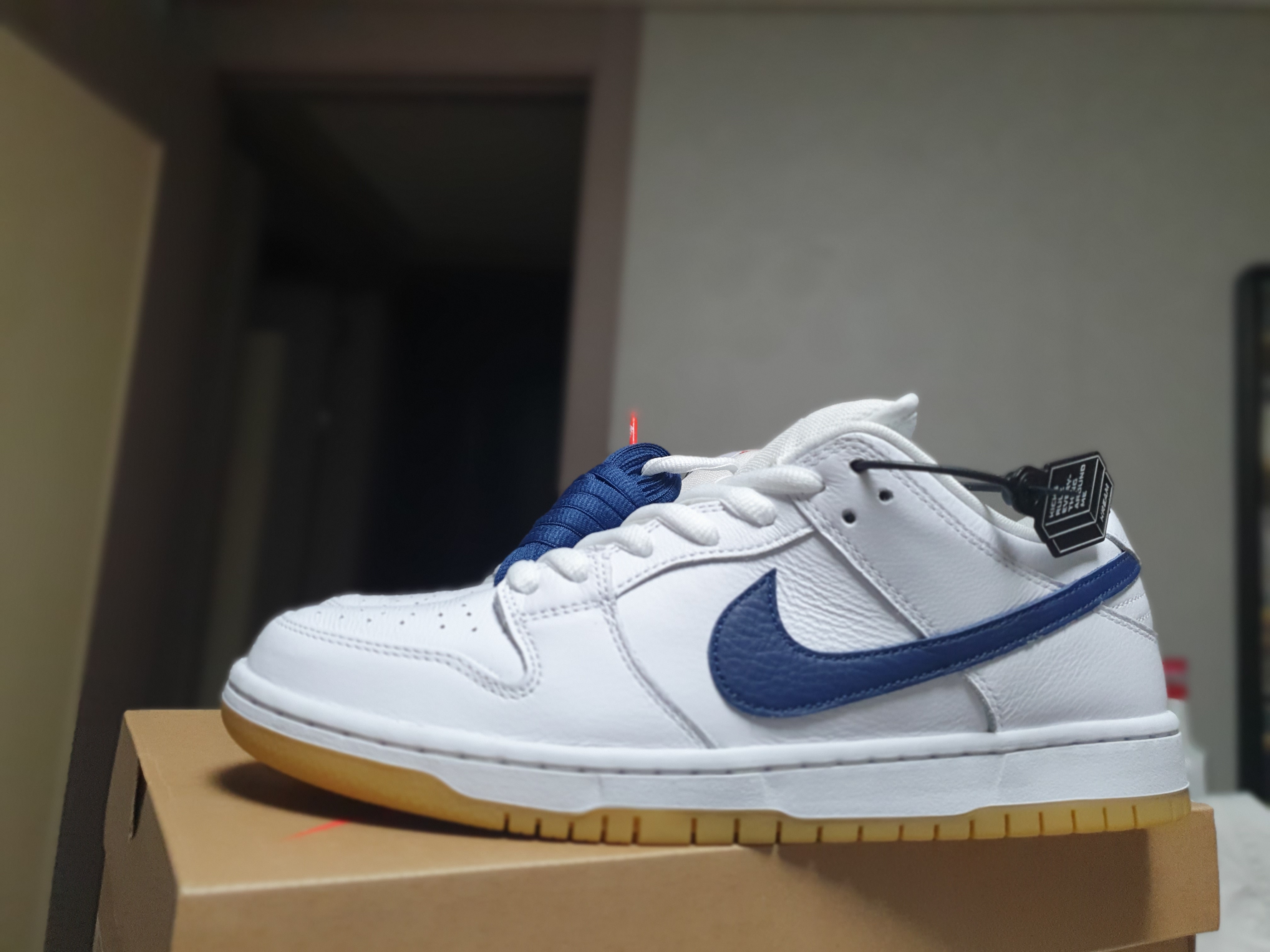 Nike SB Dunk Low Pro ISO Orange Label White Navy 착용 스타일 - 2