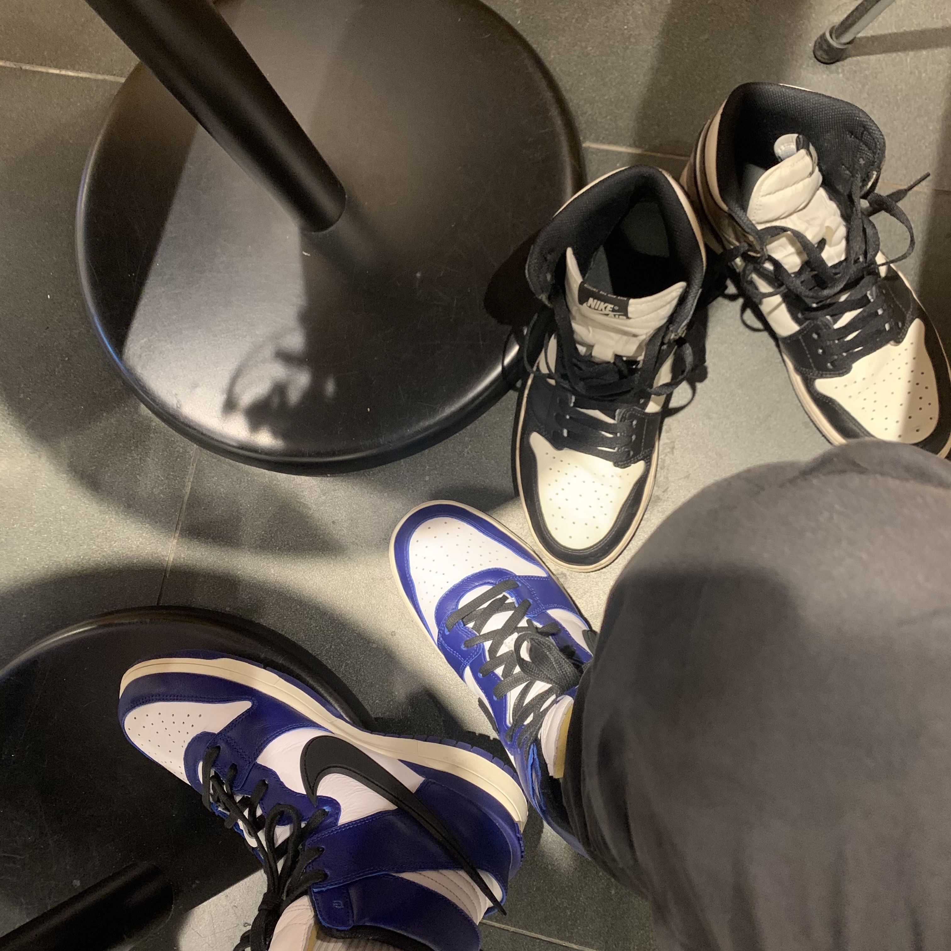 Jordan 1 Retro High OG Black Mocha, Nike x Ambush Dunk High Deep Royal Blue 착용 스타일
