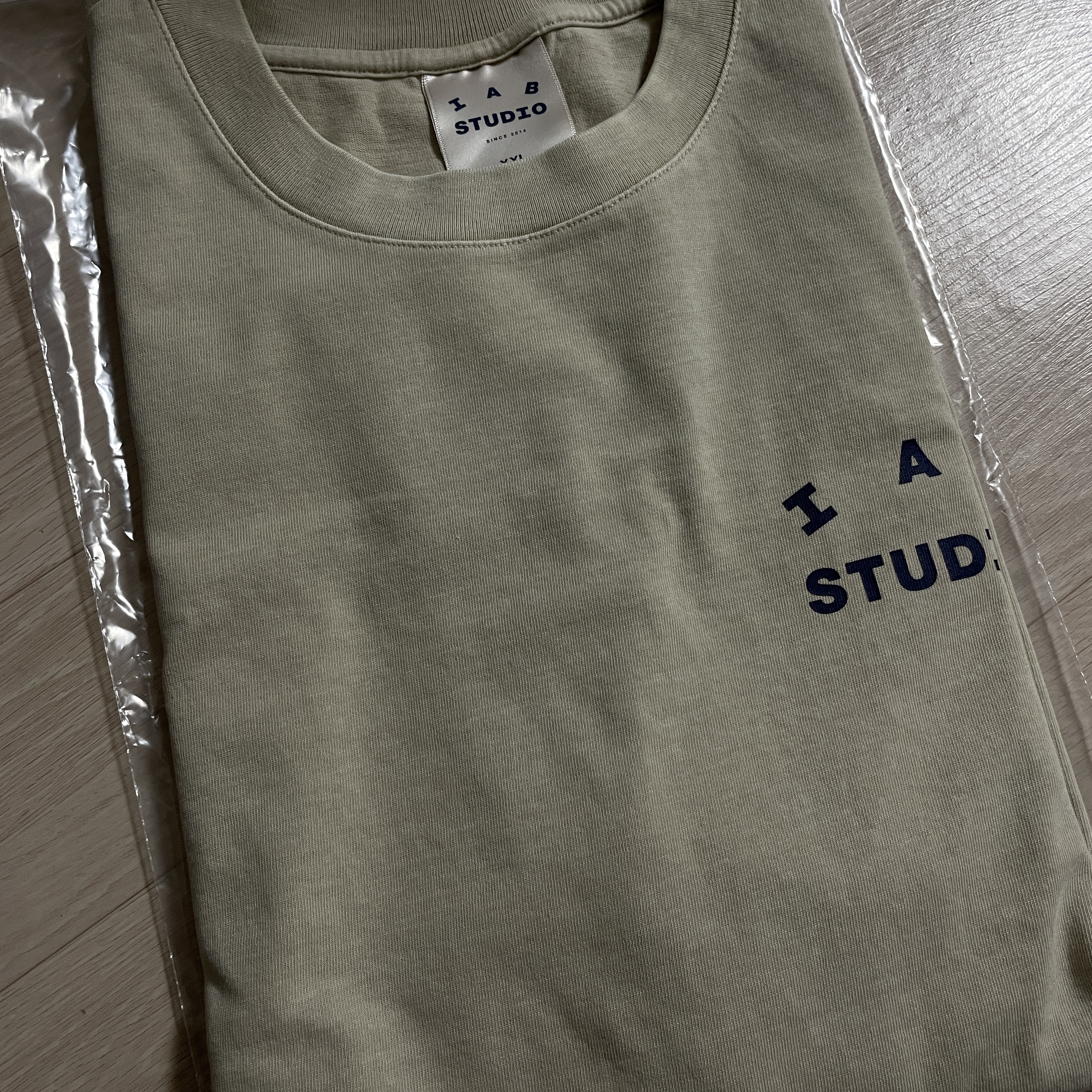 IAB Studio Pigment T-Shirt Oatmeal 착용 스타일