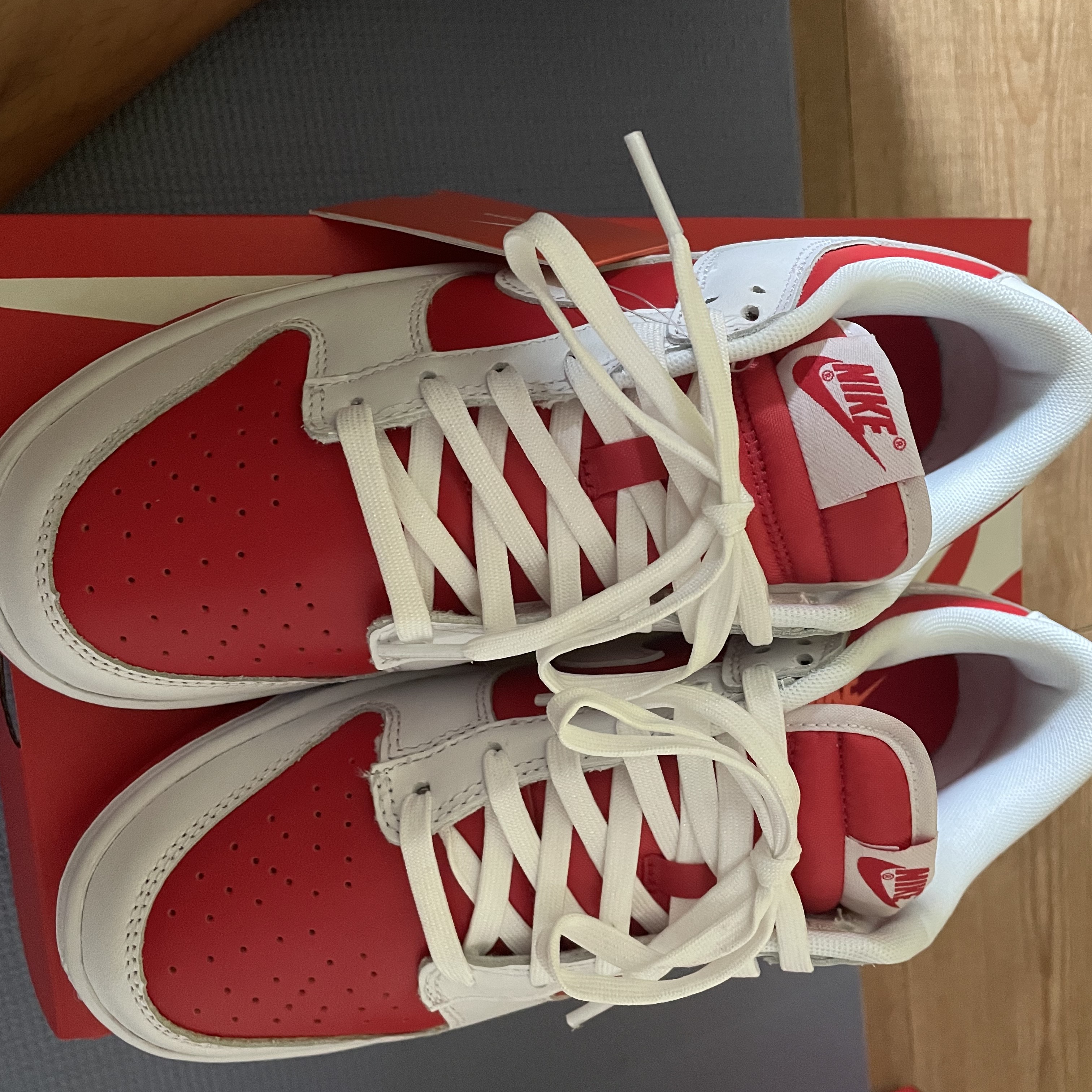 Nike Dunk Low Retro Championship Red 착용 스타일 - 1