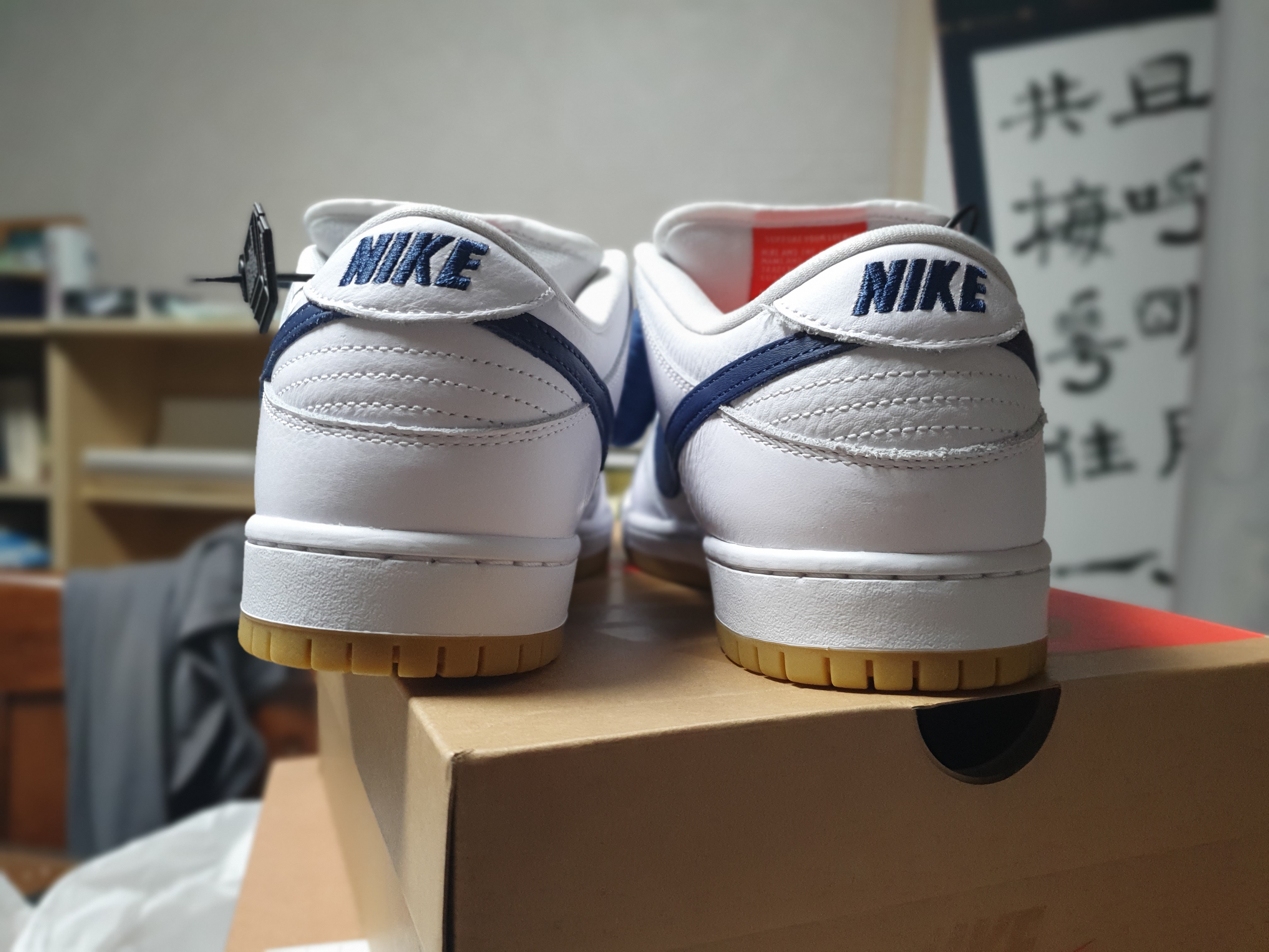 Nike SB Dunk Low Pro ISO Orange Label White Navy 착용 스타일 - 3