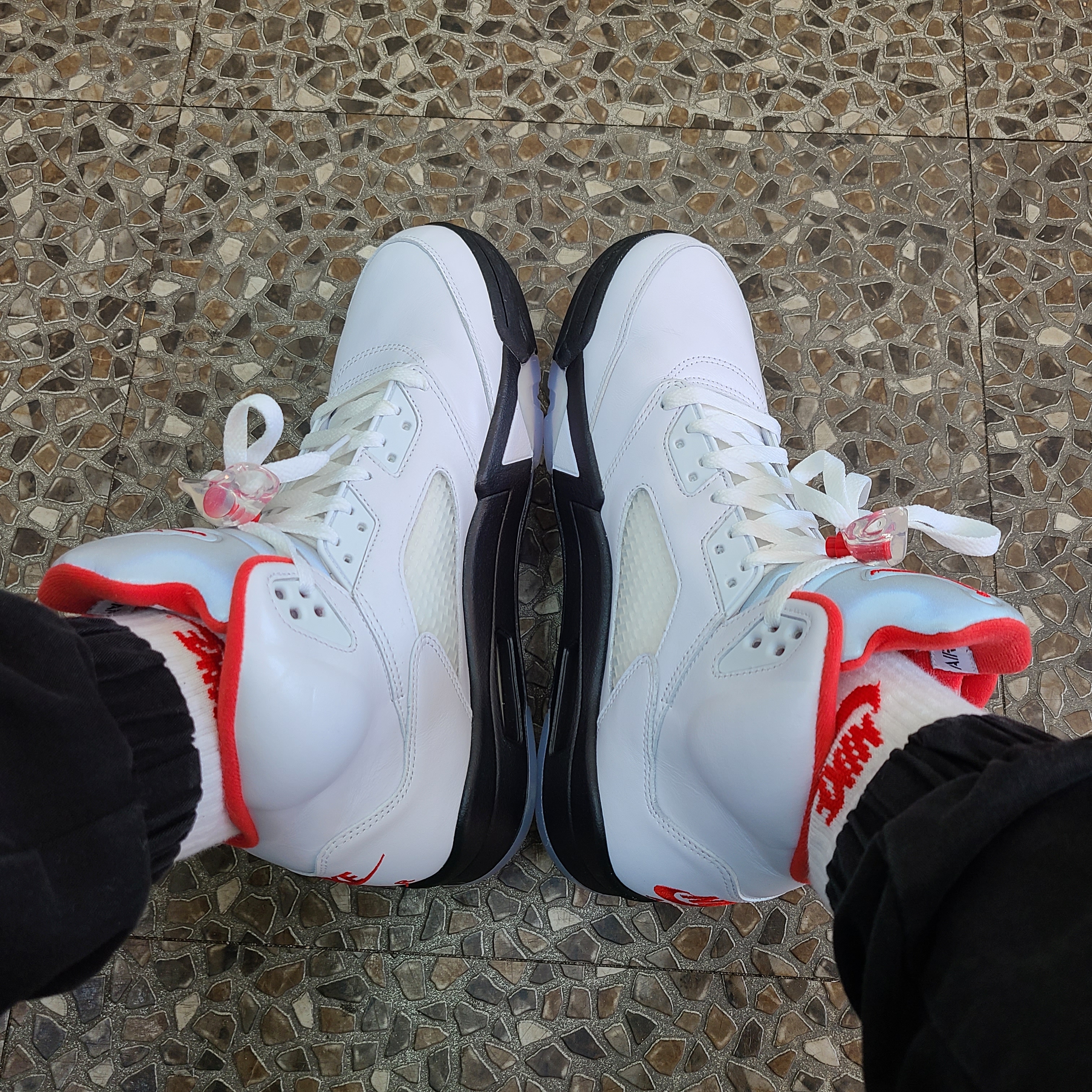 Jordan 5 Retro Fire Red Silver Tongue 2020 착용 스타일 - 1