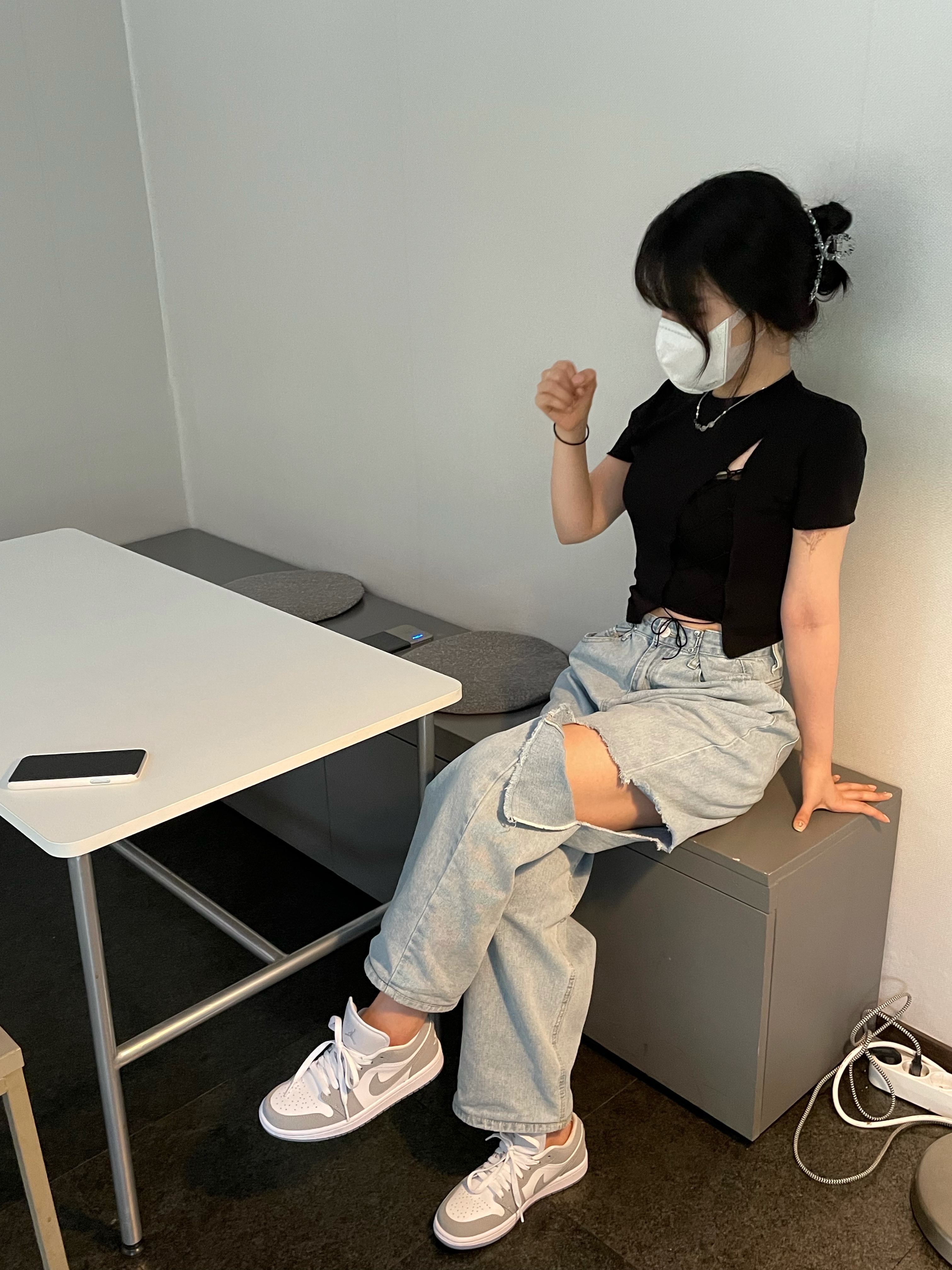 (W) Jordan 1 Low White Wolf Grey 착용 스타일 - 1