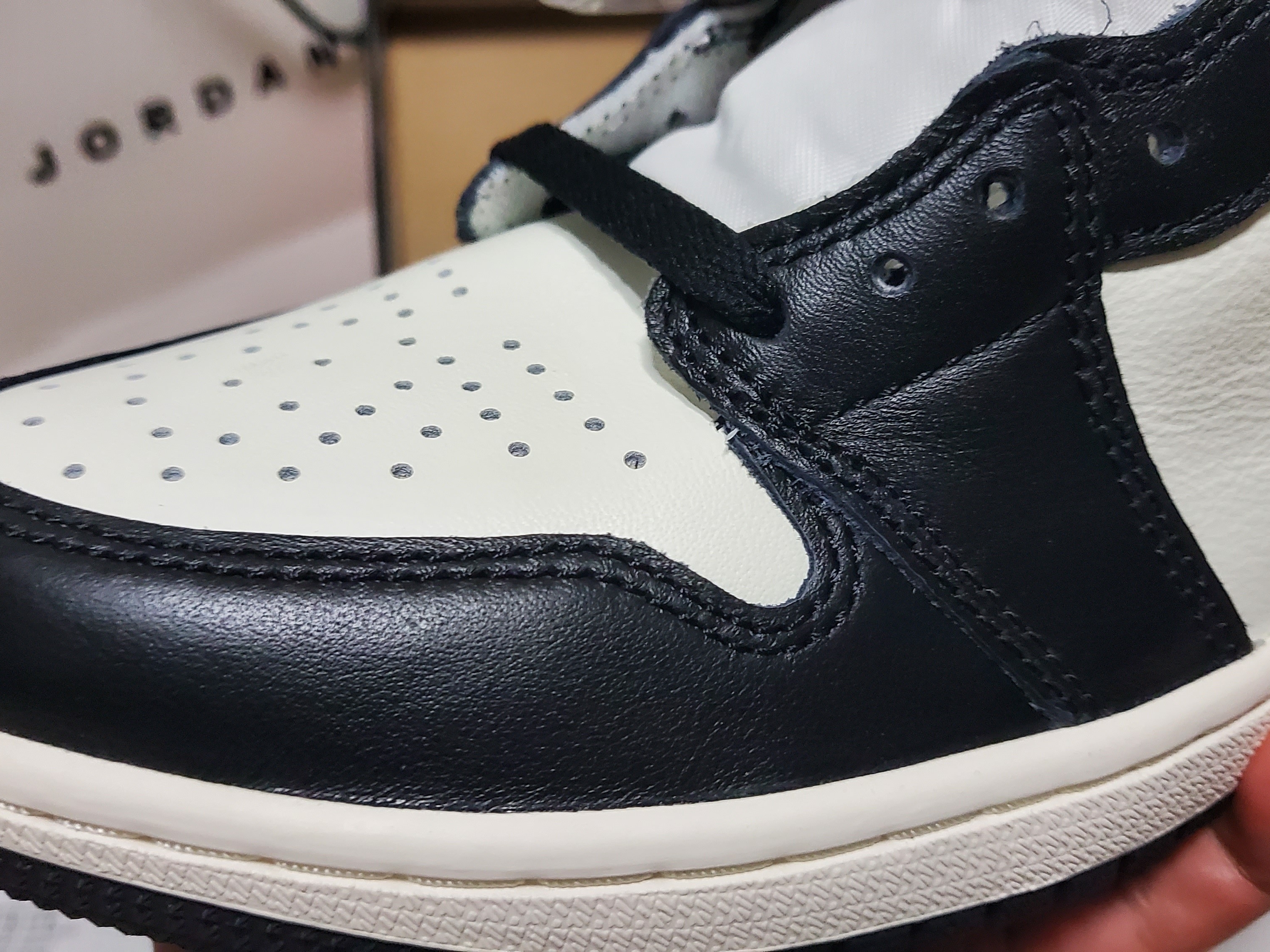 Jordan 1 Retro High OG Black Mocha 착용 스타일 - 4