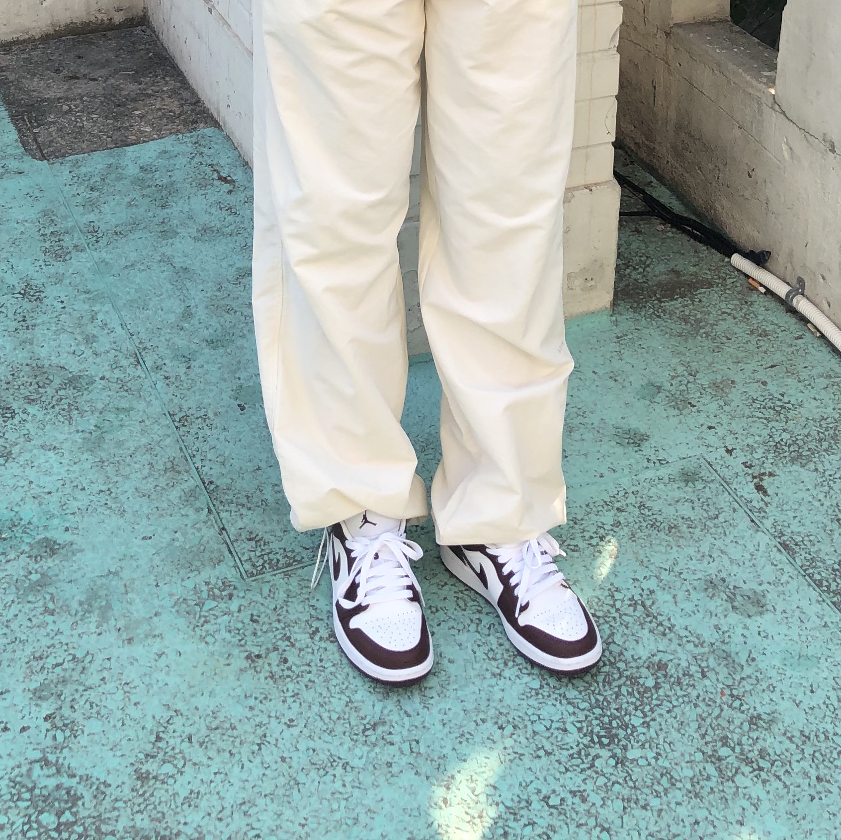 (W) Jordan 1 Low Bronze Eclipse 착용 스타일 - 3