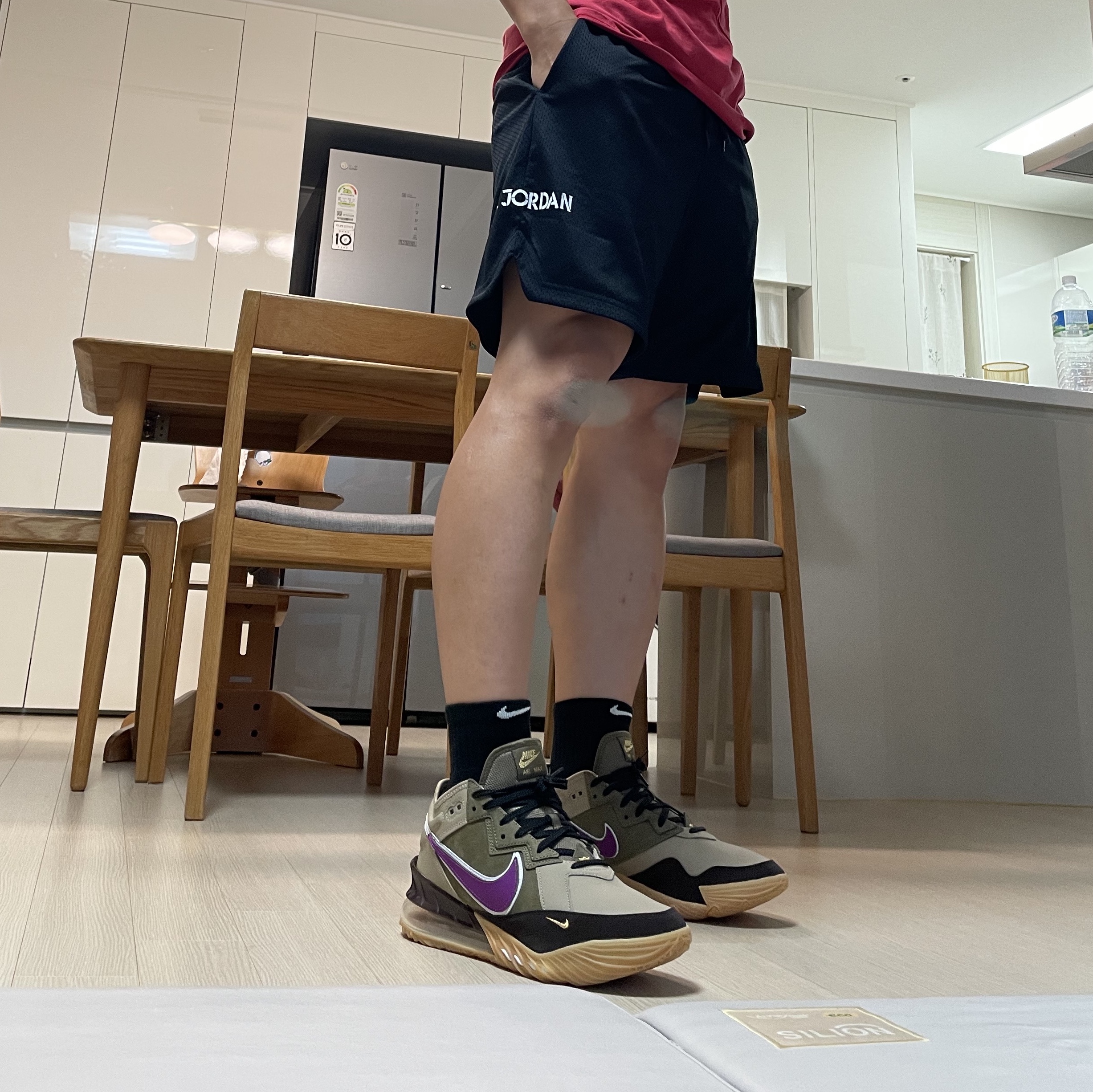 Nike x Atmos LeBron 18 Low Viotech 착용 스타일