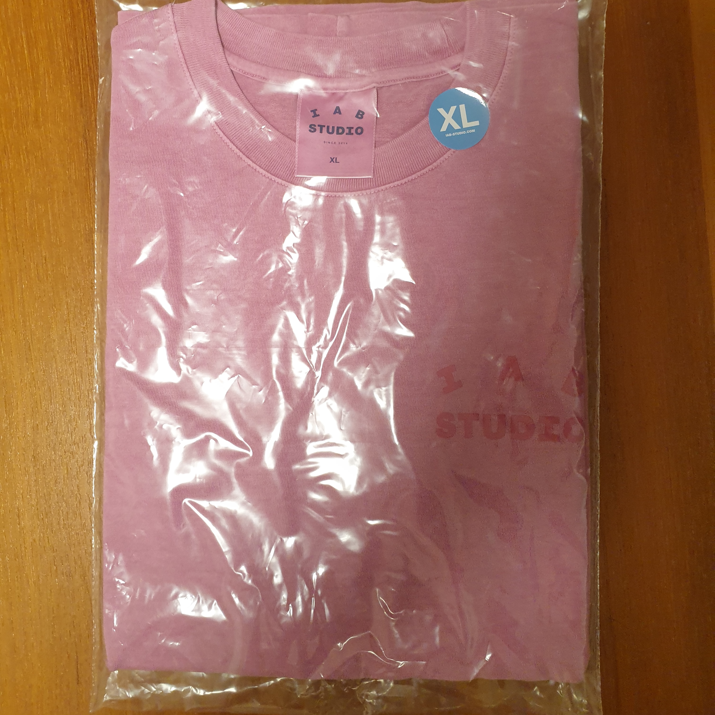 IAB Studio Pigment T-Shirt Magenta 착용 스타일