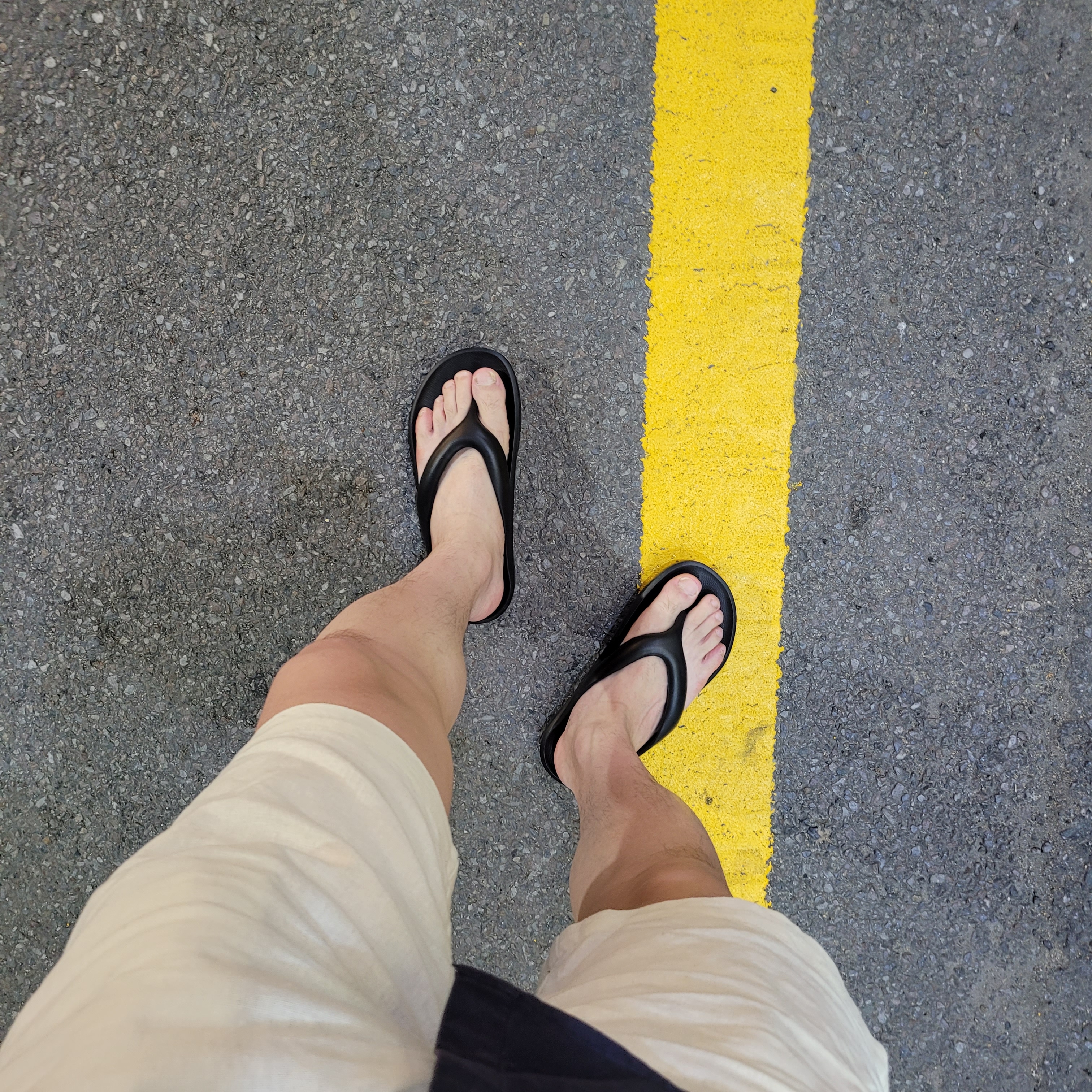 New Balance x Taw&Toe Flip Flop Black 착용 스타일 - 1