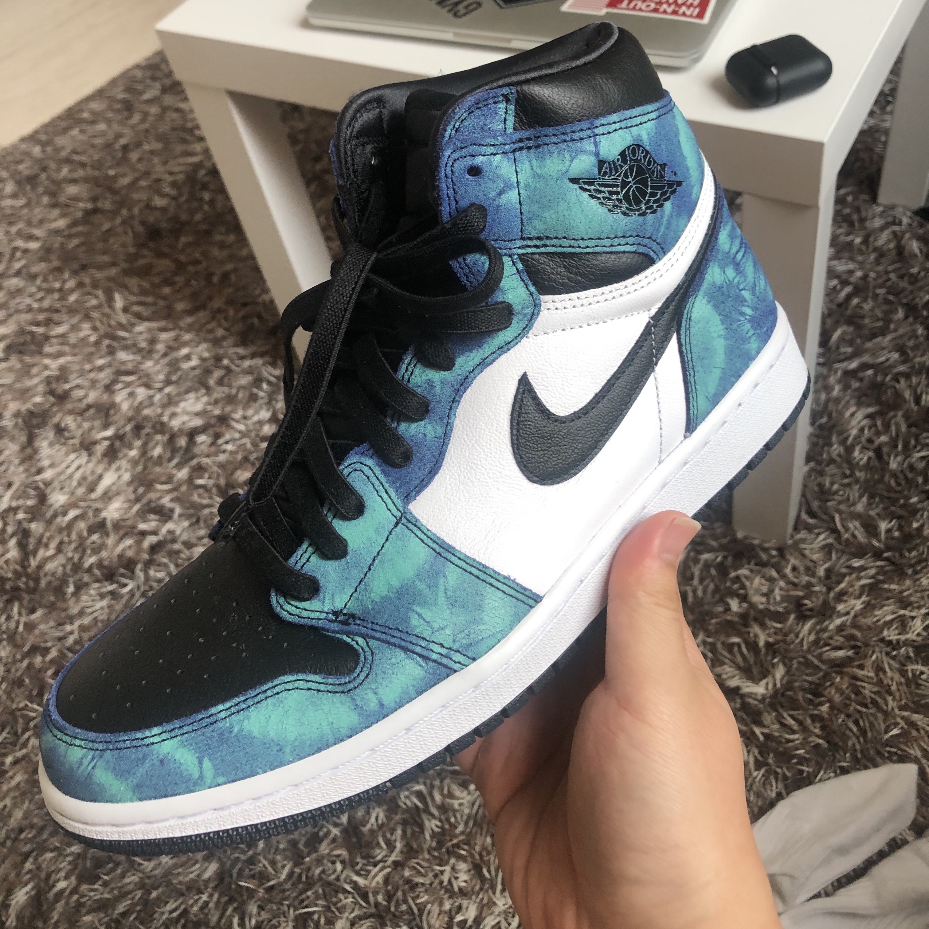 (W) Jordan 1 Retro High Satin Black Toe, (W) Jordan 1 Retro High Tie-Dye 착용 스타일 - 2
