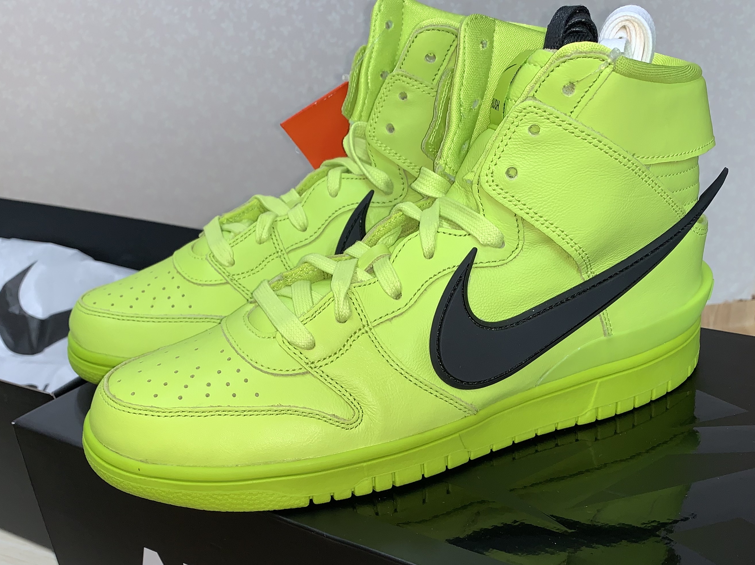 Nike x Ambush Dunk High Flash Lime 착용 스타일 - 3