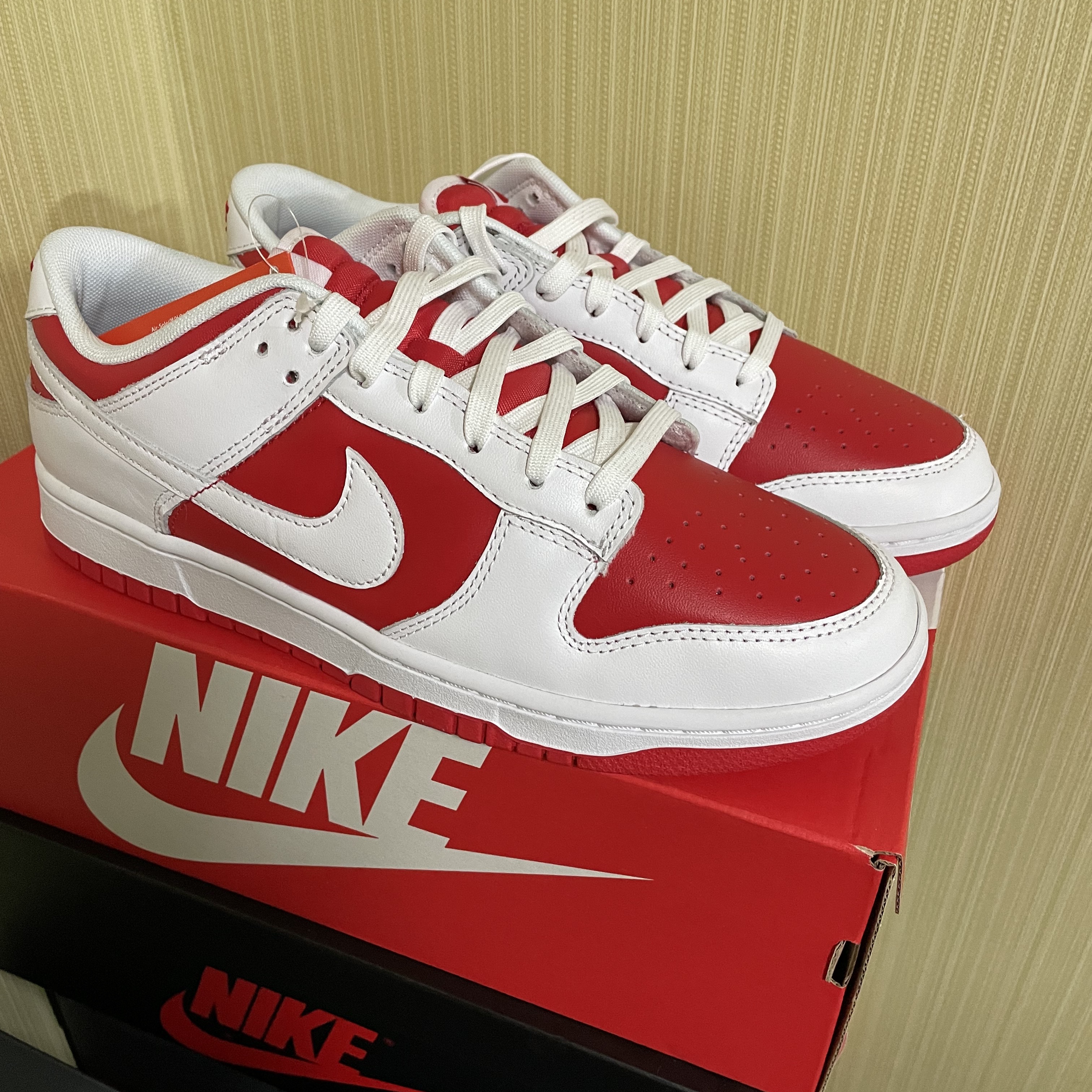 Nike Dunk Low Retro Championship Red 착용 스타일