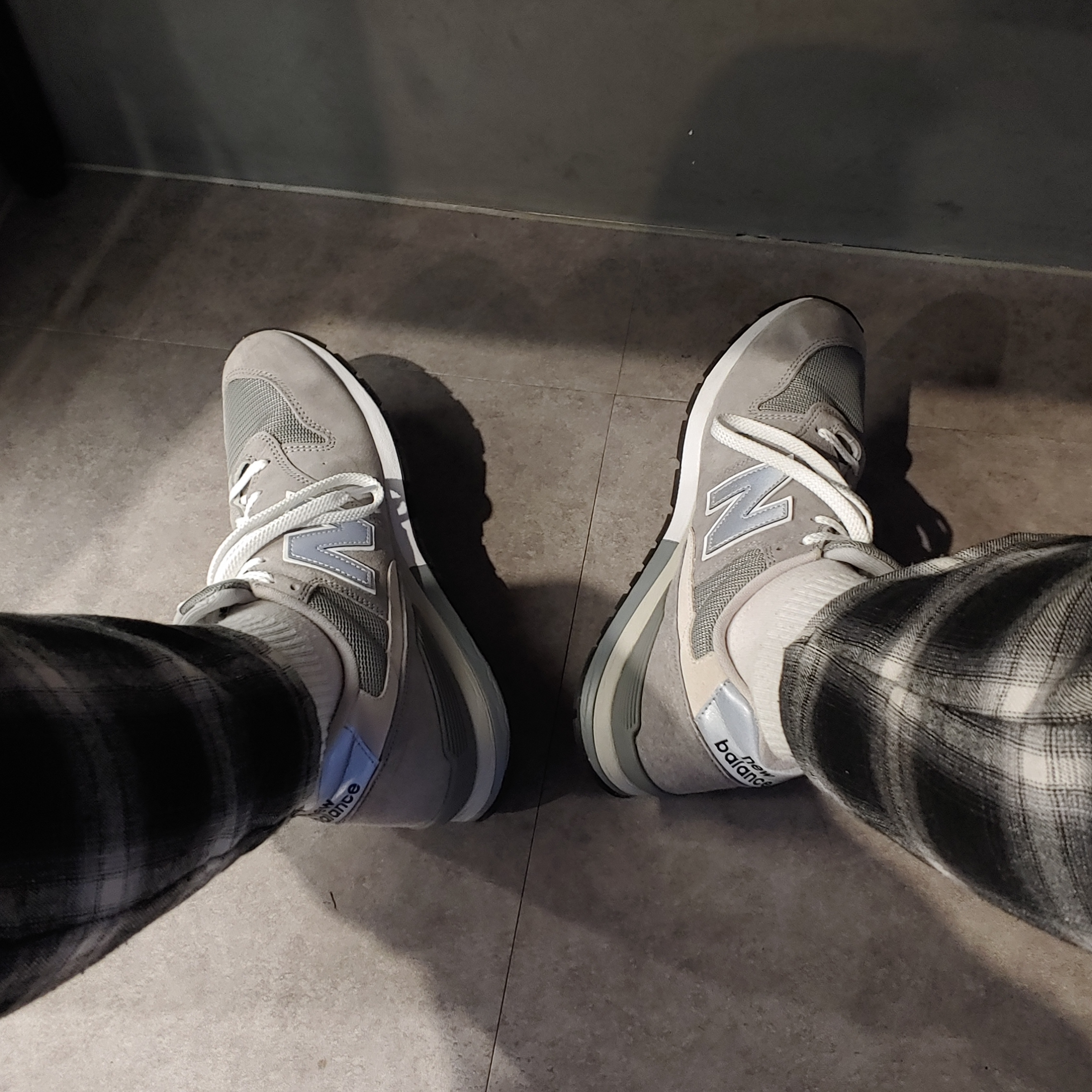 New Balance 996 Grey 착용 스타일