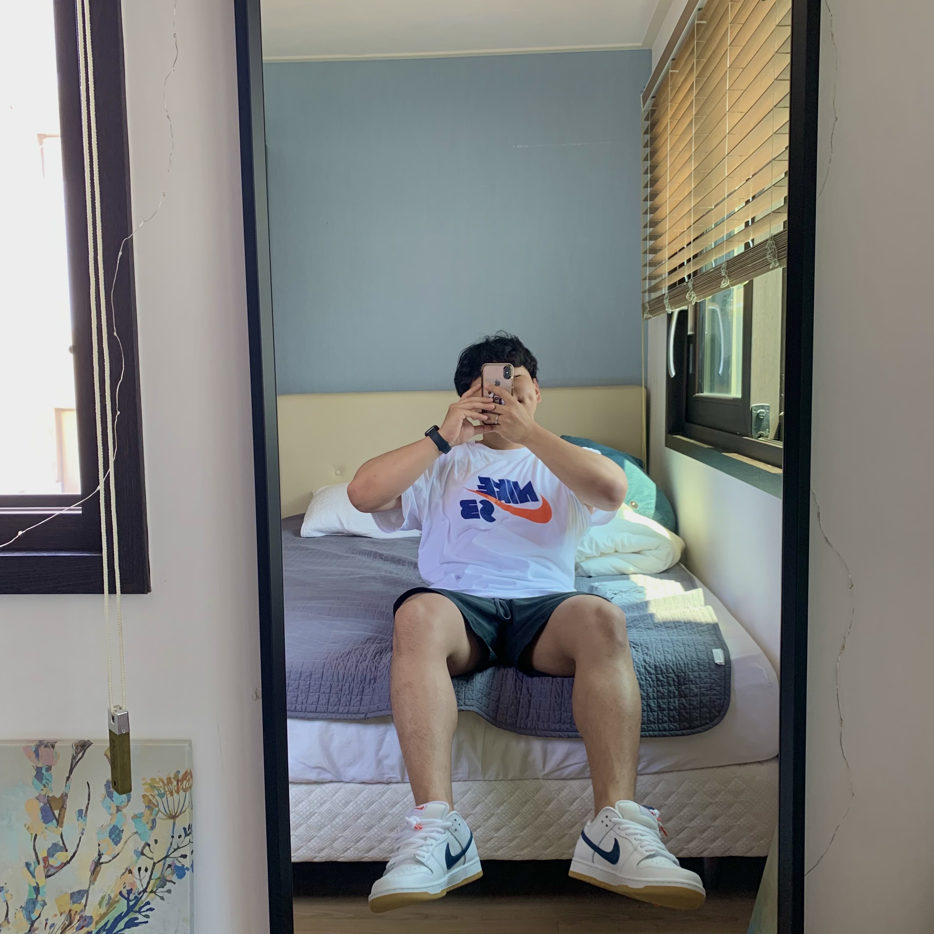 Nike SB Dunk Low Pro ISO Orange Label White Navy, Adidas Yeezy Boost 350 V2 Beluga 2.0 착용 스타일 - 1