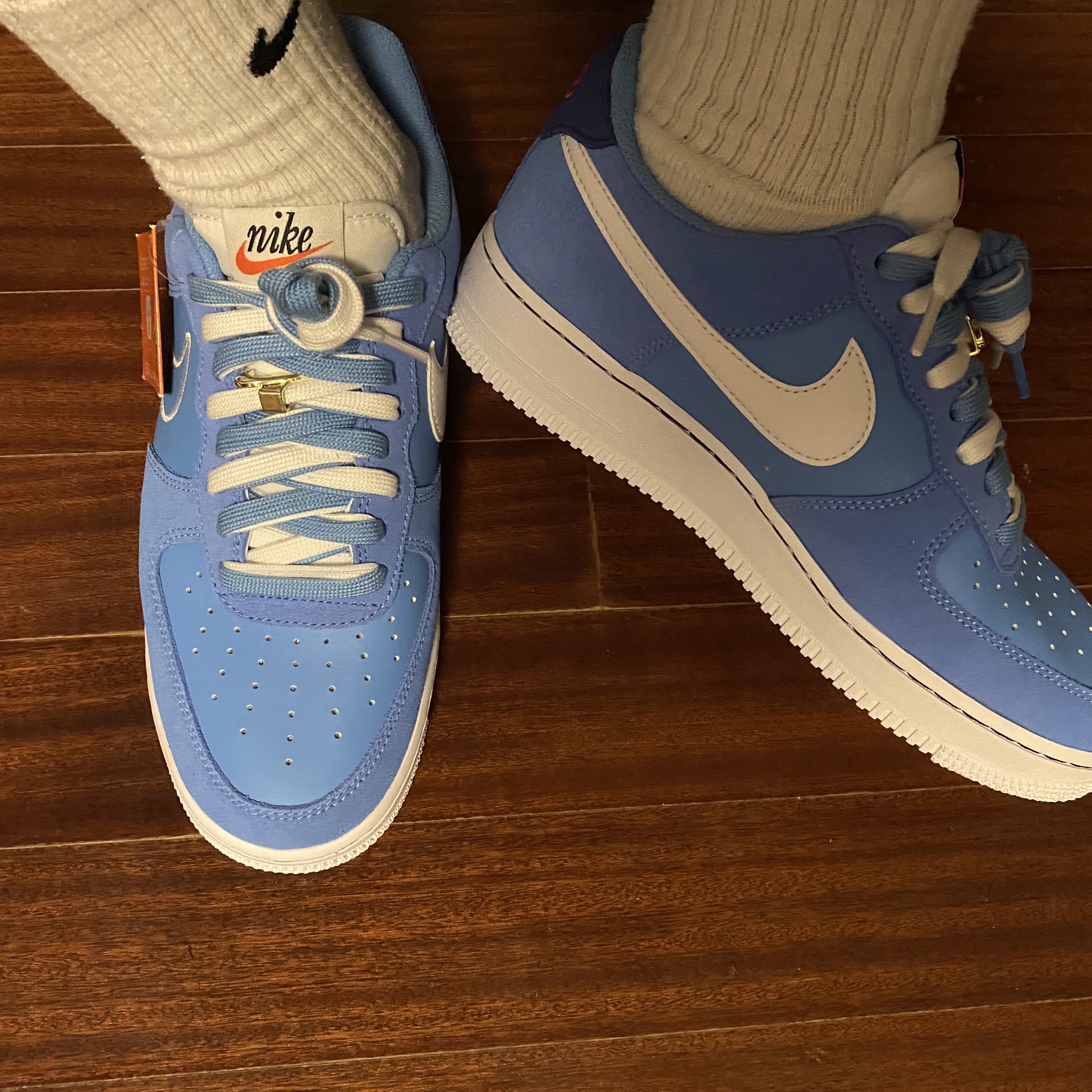 Nike Air Force 1 '07 LV8 First Use University Blue 착용 스타일 - 1
