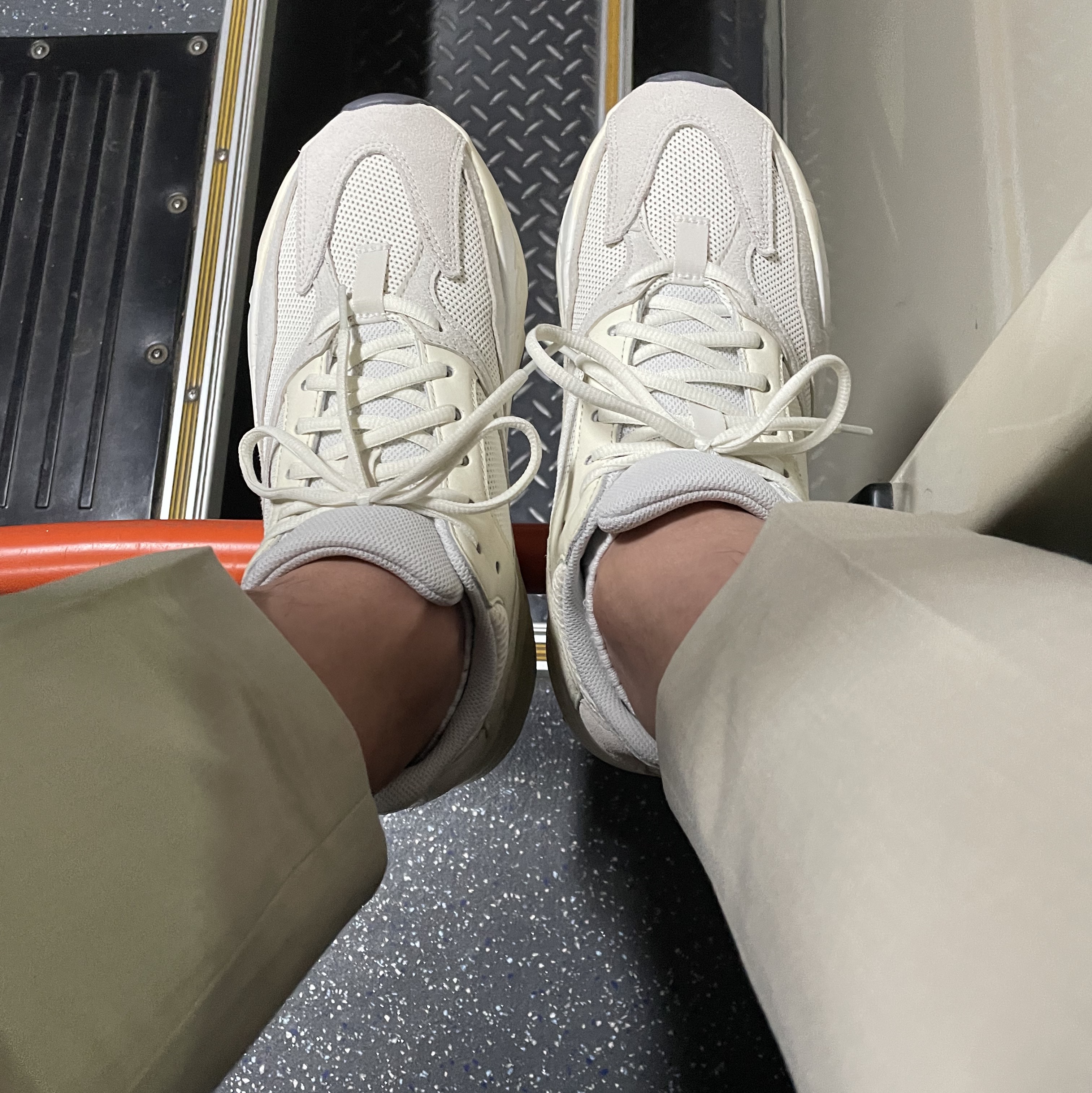 Adidas Yeezy Boost 700 Analog 2019 착용 스타일 - 5