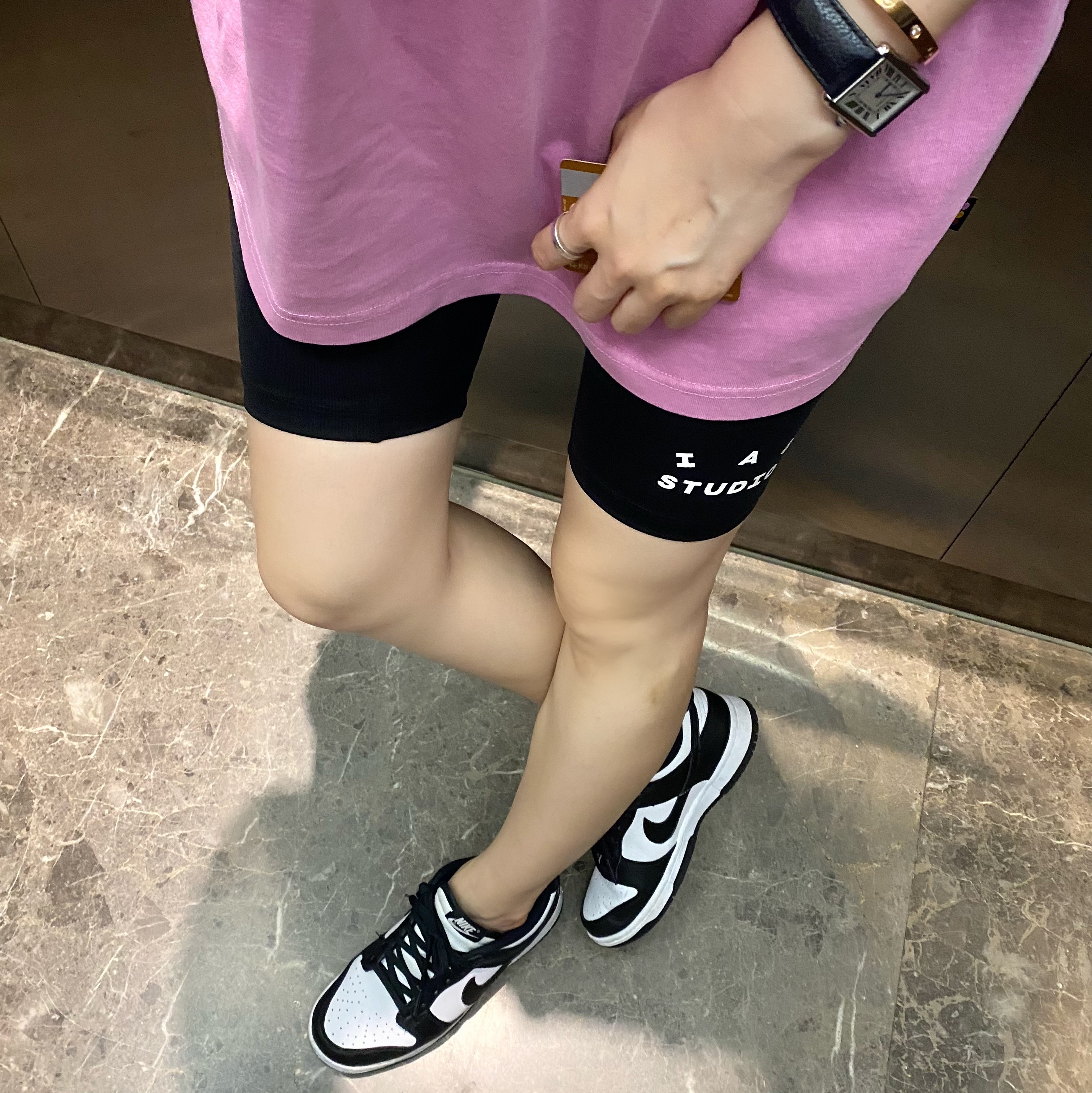 IAB Studio Pigment T-Shirt Oatmeal, IAB Studio Pigment T-Shirt Magenta 착용 스타일 - 2