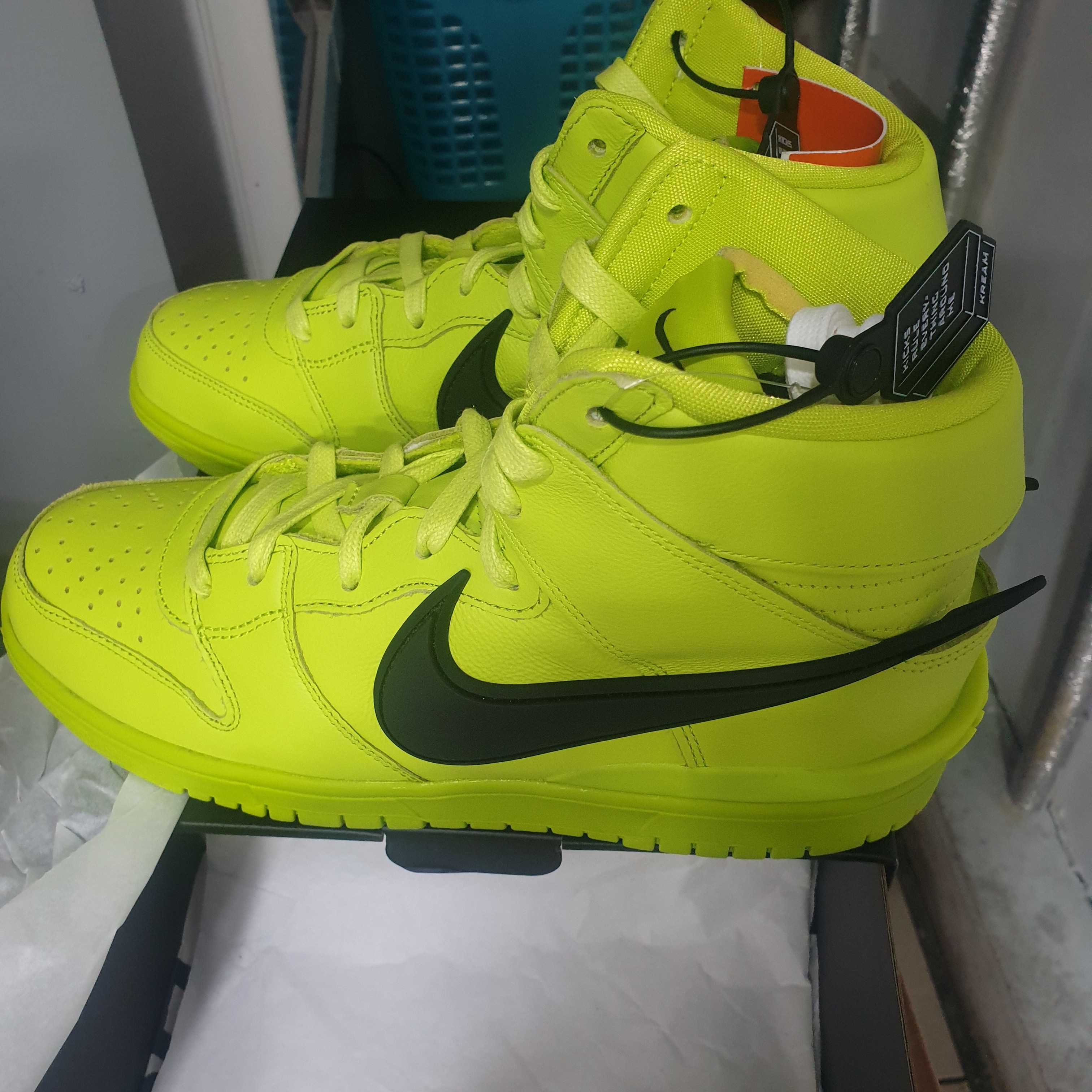 Nike x Ambush Dunk High Flash Lime 착용 스타일 - 3