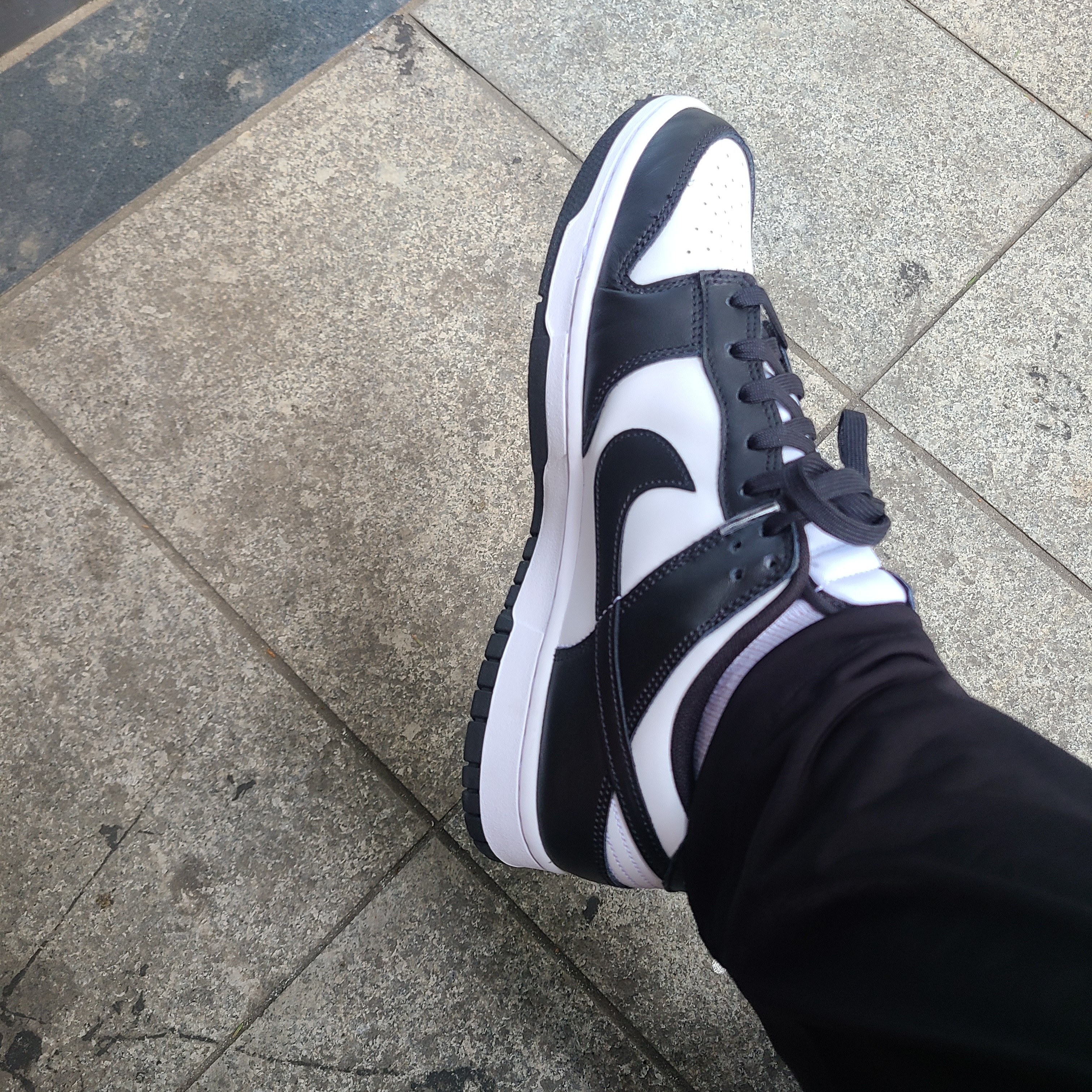 Nike Dunk Low Retro Black 착용 스타일 - 3