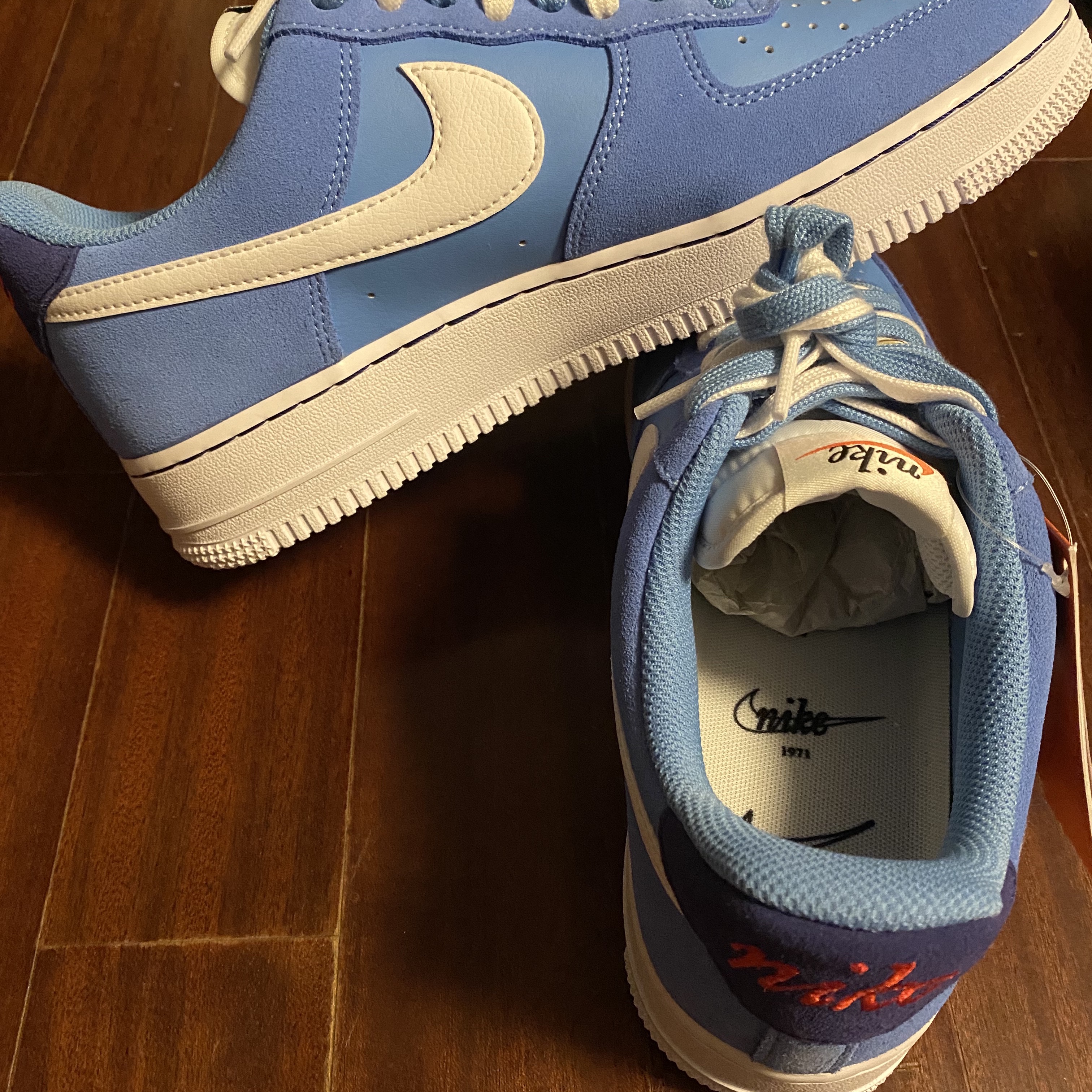 Nike Air Force 1 '07 LV8 First Use University Blue 착용 스타일 - 2
