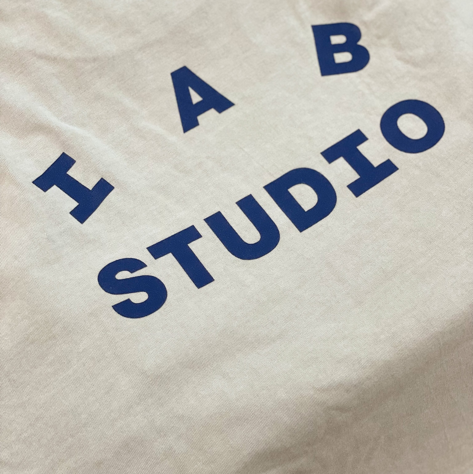 IAB Studio Pigment T-Shirt Oatmeal 착용 스타일