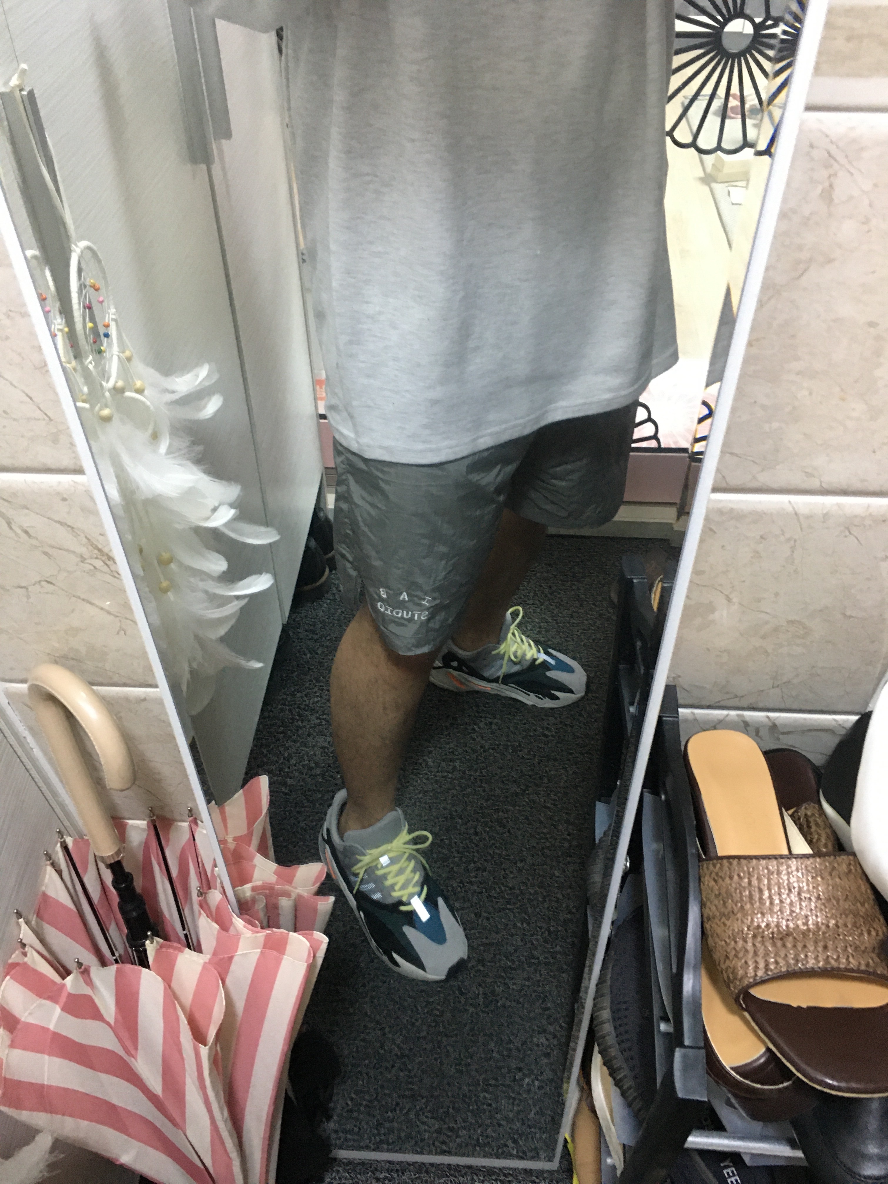 IAB Studio Woven Shorts Gray, IAB Studio Long Sleeve Light Gray 착용 스타일 - 2