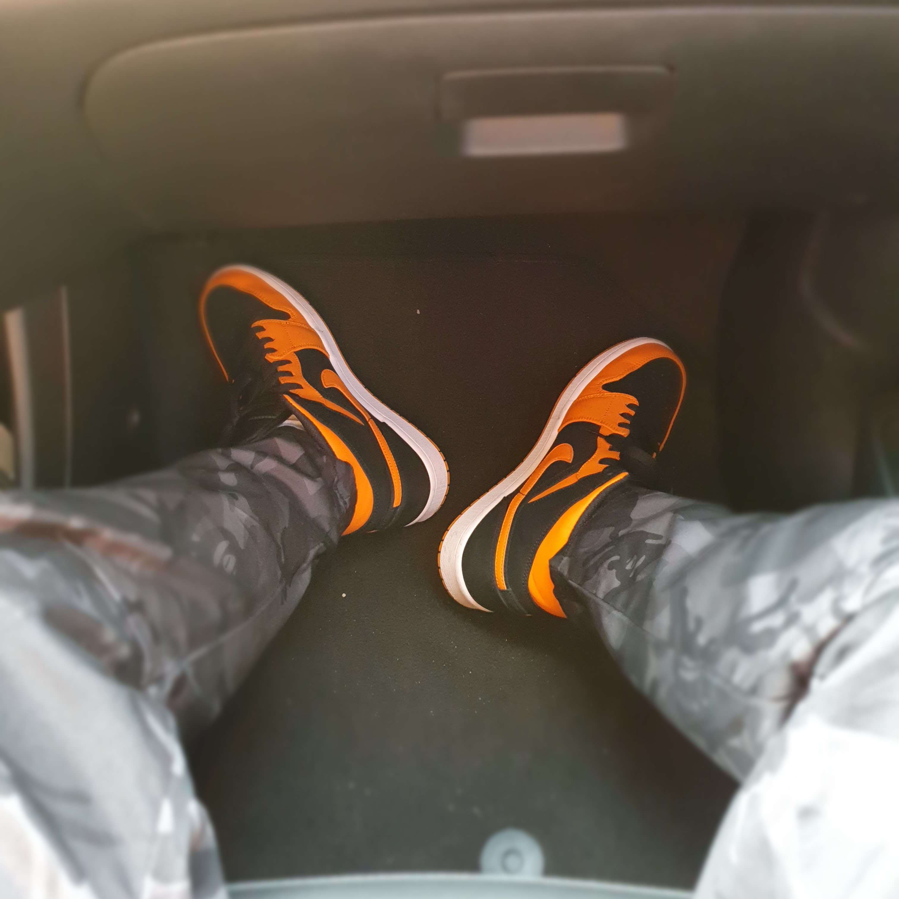 Jordan 1 Retro High Shattered Backboard 3.0, Jordan 1 Mid Black Orange Peel 착용 스타일 - 1