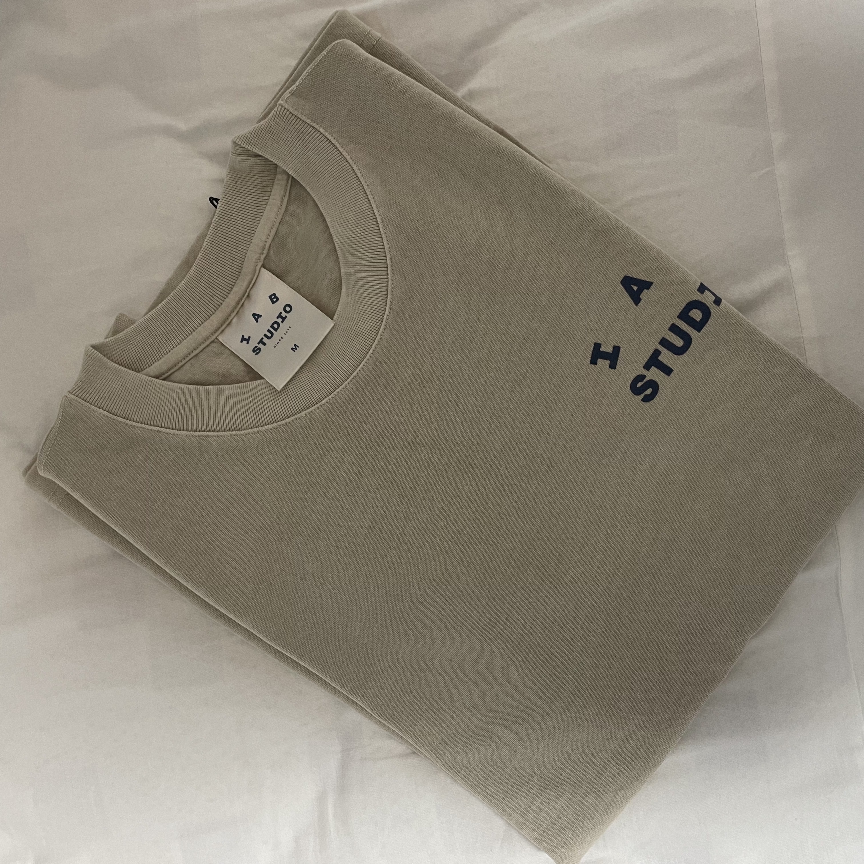 IAB Studio Pigment T-Shirt Oatmeal 착용 스타일