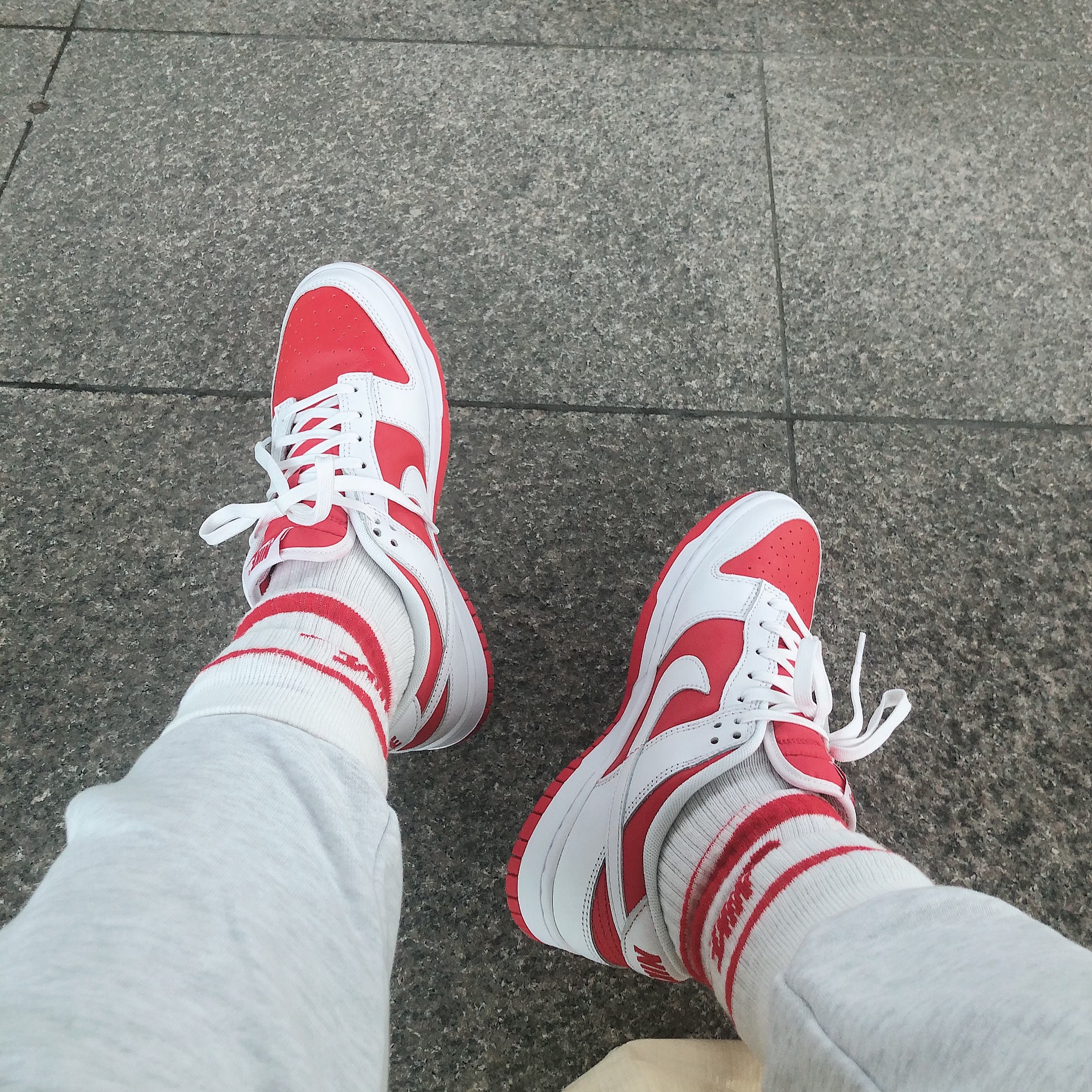Nike Dunk Low Retro Championship Red 착용 스타일