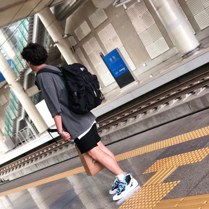 Nike x Sacai Blazer Mid White Black Legend Blue 착용 스타일