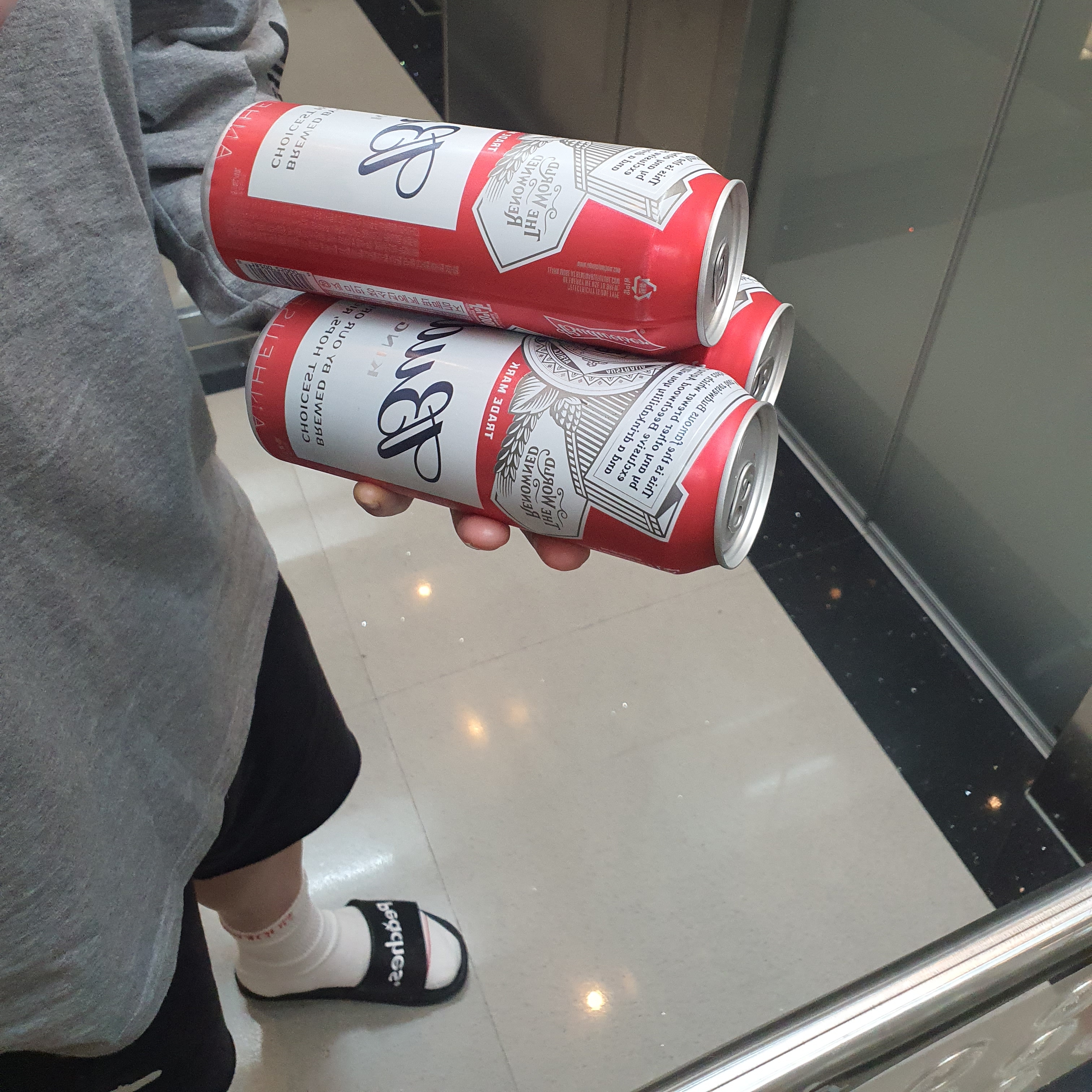 Supreme Hanes Crew Socks White (4 Pack), Peaches. Logo Slides Black 착용 스타일