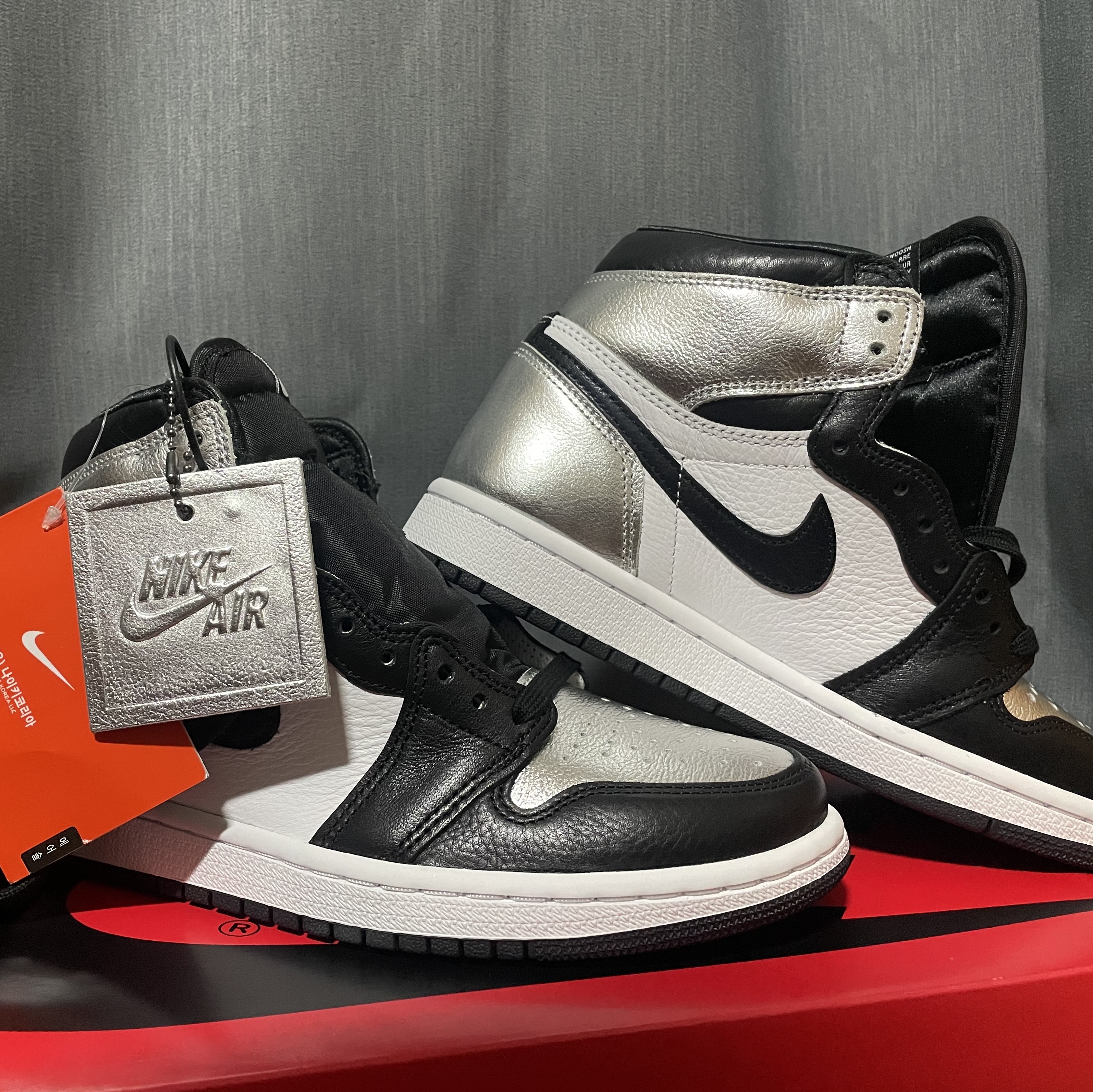 (W) Jordan 1 Retro High OG Silver Toe 착용 스타일 - 2