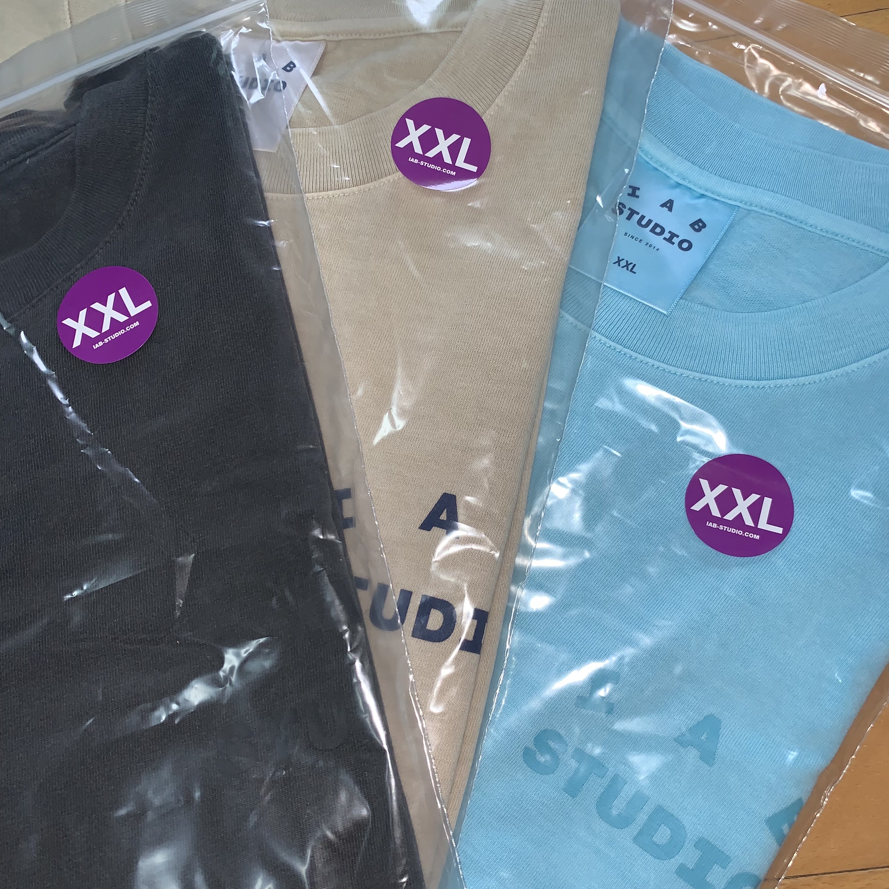 IAB Studio Pigment T-Shirt Black, IAB Studio Pigment T-Shirt Oatmeal 착용 스타일