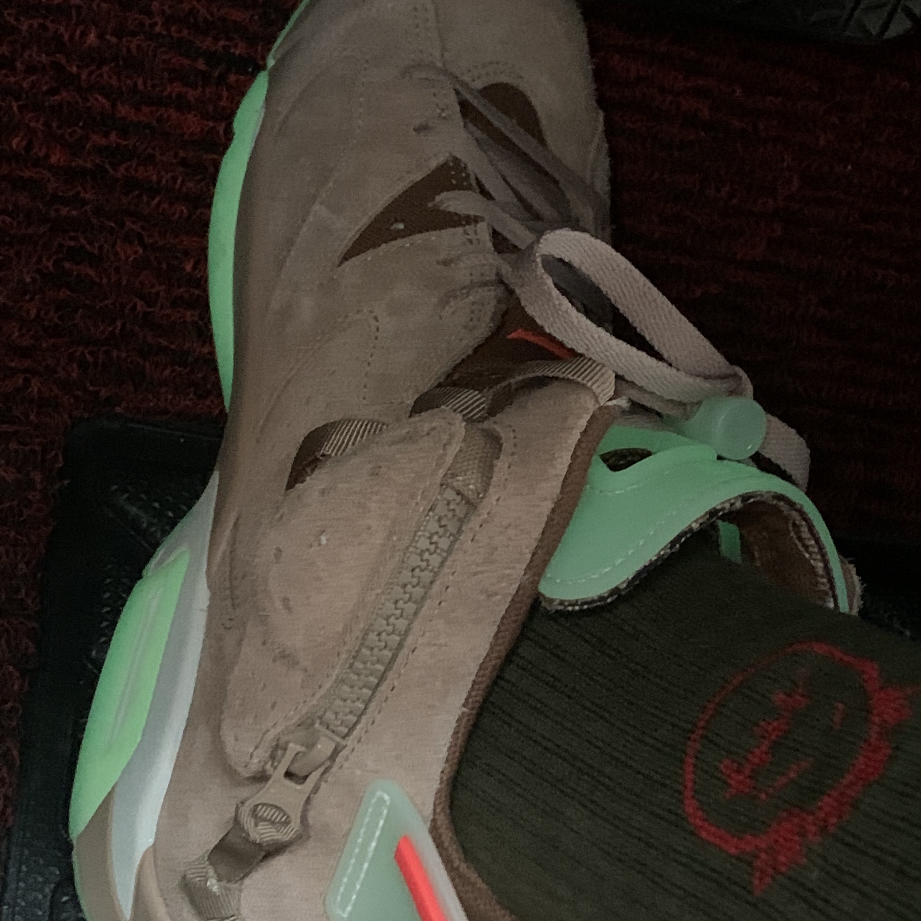 Jordan 6 x Travis Scott Retro SP British Khaki 착용 스타일 - 2