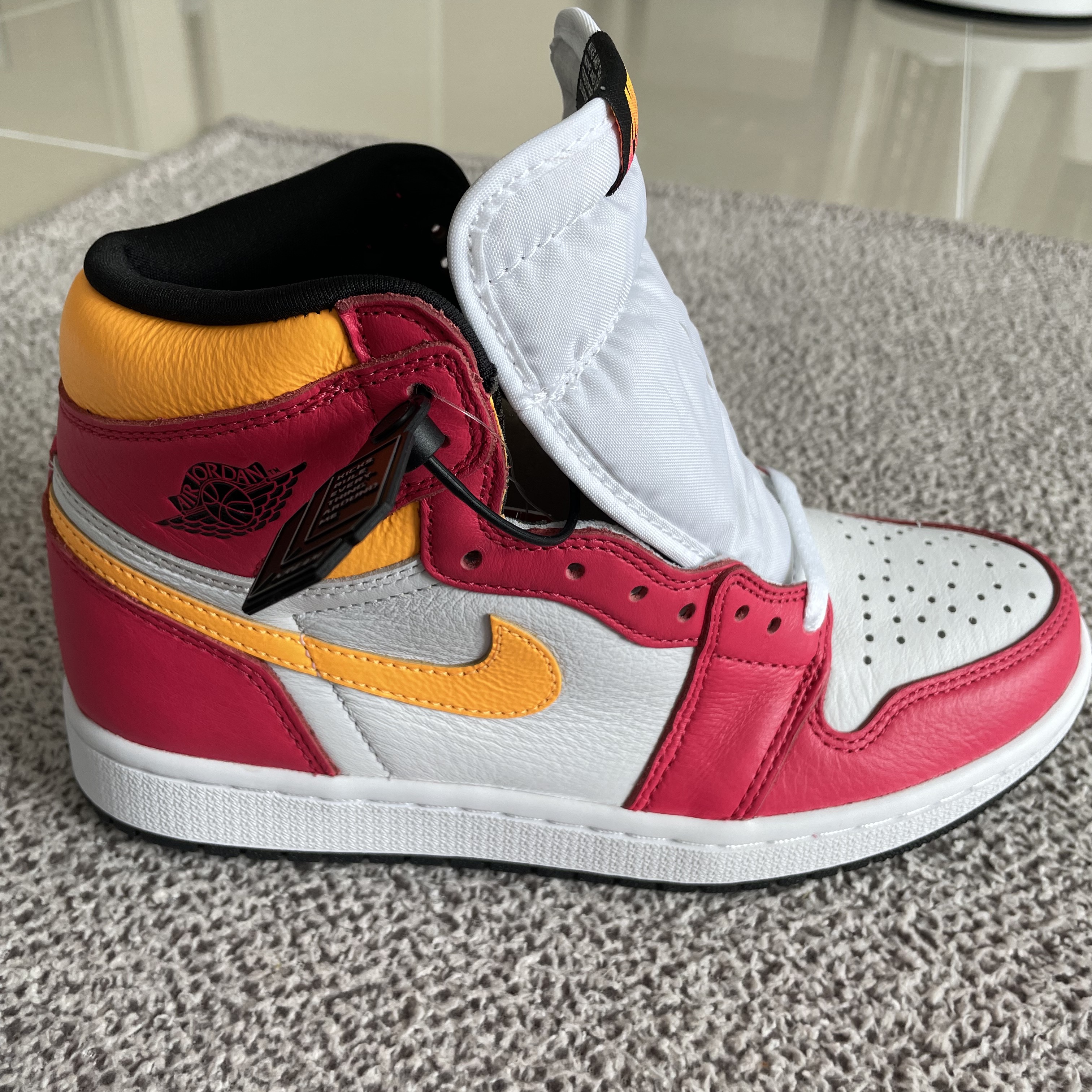 Jordan 1 Retro High OG Light Fusion Red 착용 스타일
