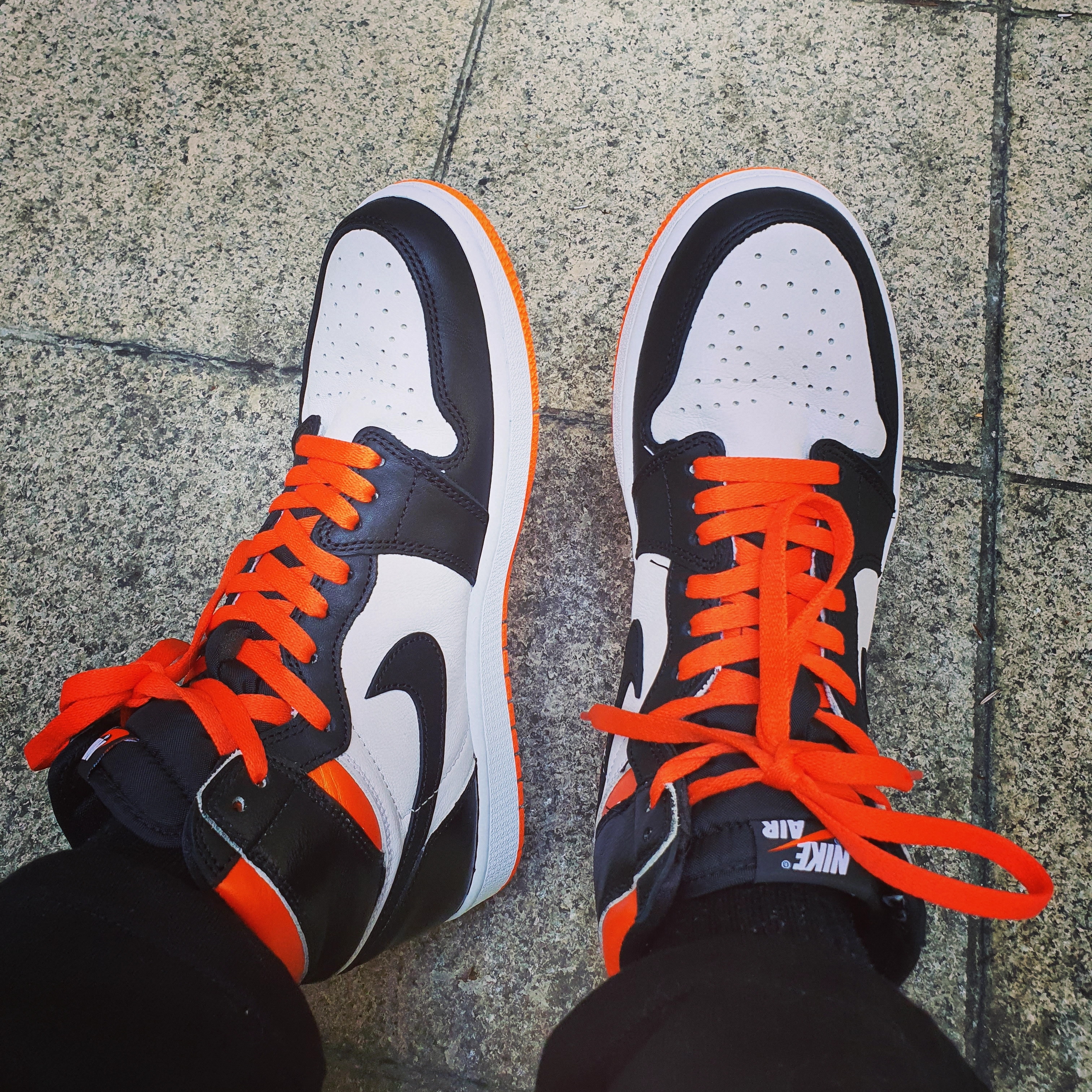 Jordan 1 Retro High OG Electro Orange 착용 스타일