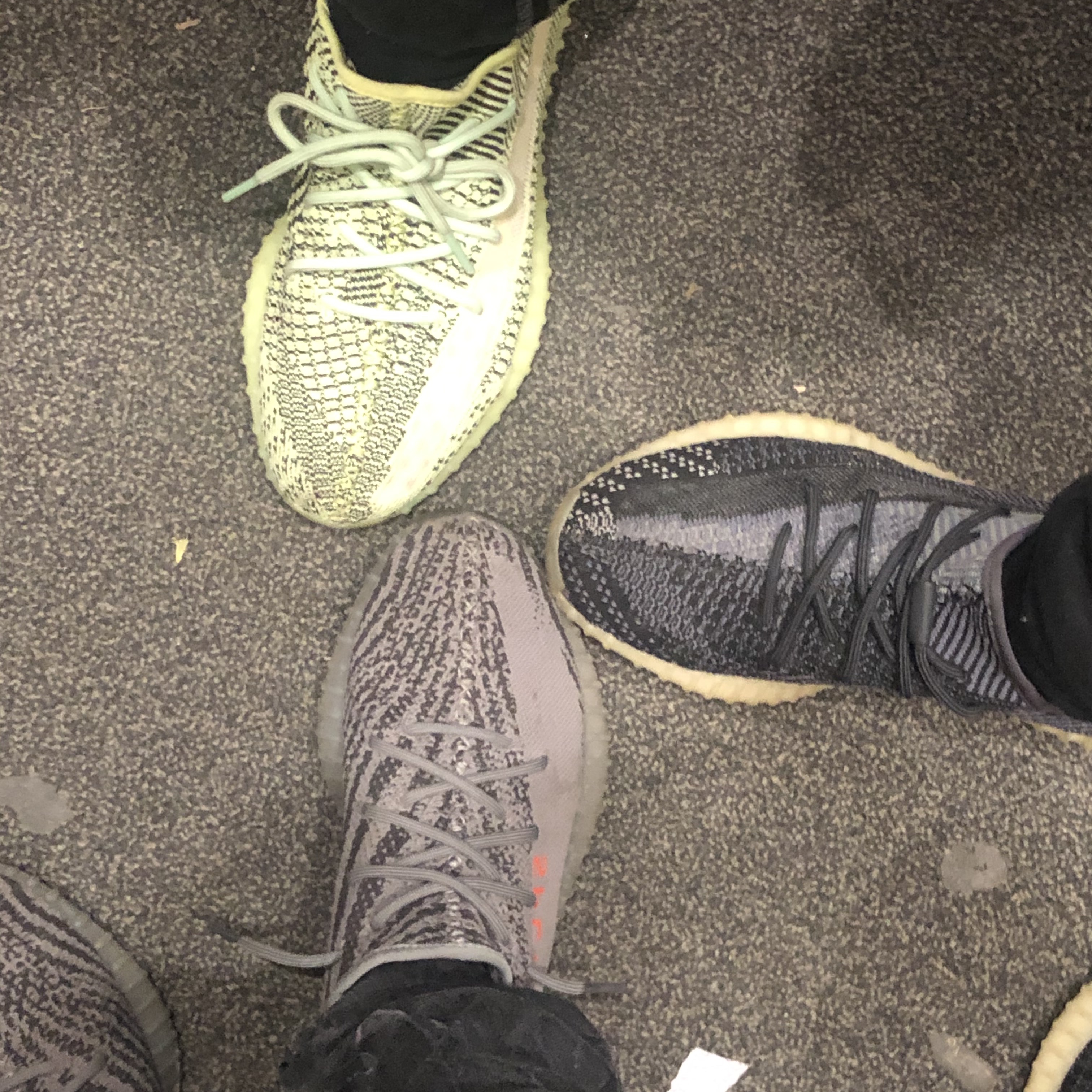 Adidas Yeezy Boost 350 V2 Beluga 2.0, Adidas Yeezy Boost 350 V2 Carbon 착용 스타일 - 2