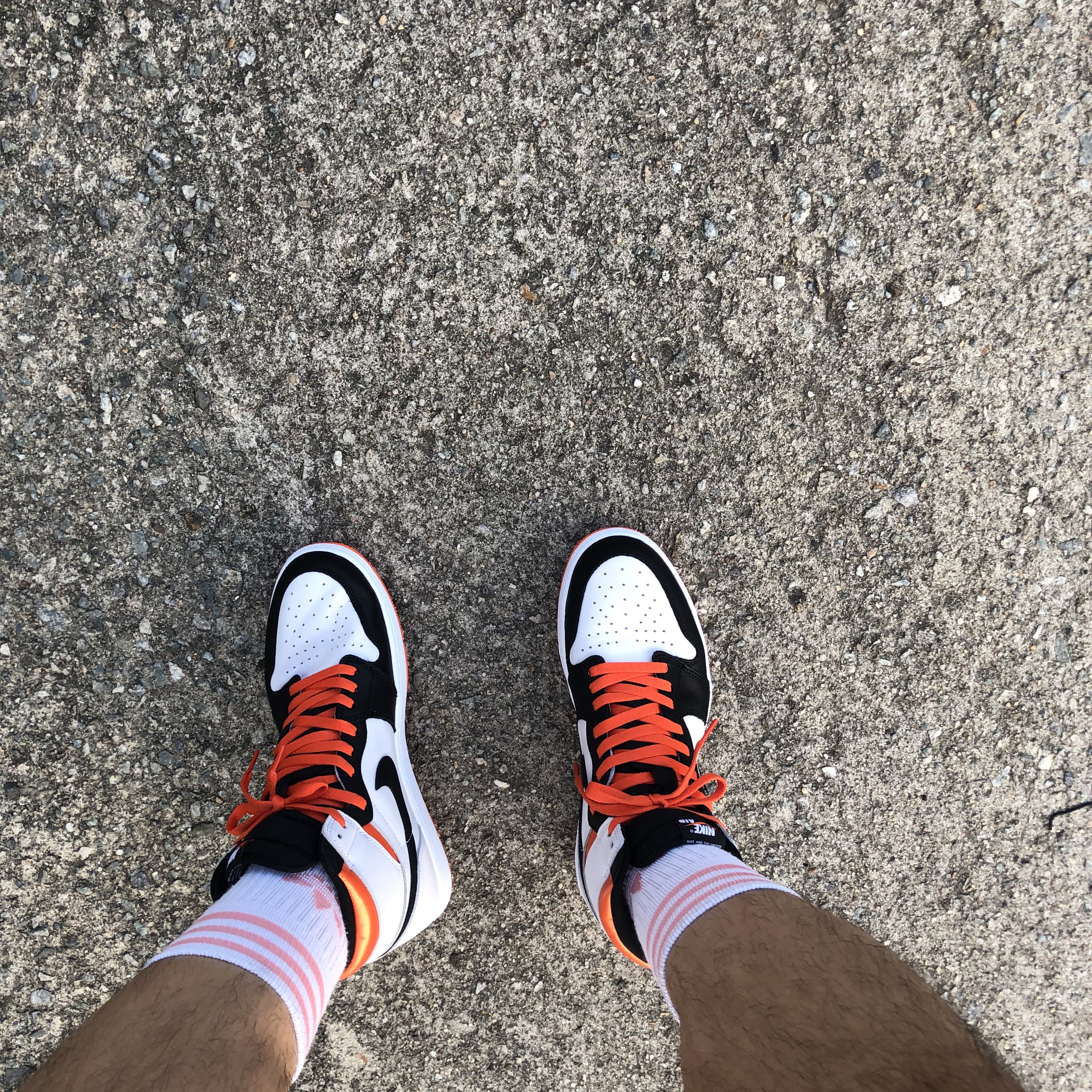 Jordan 1 Retro High OG Electro Orange 착용 스타일